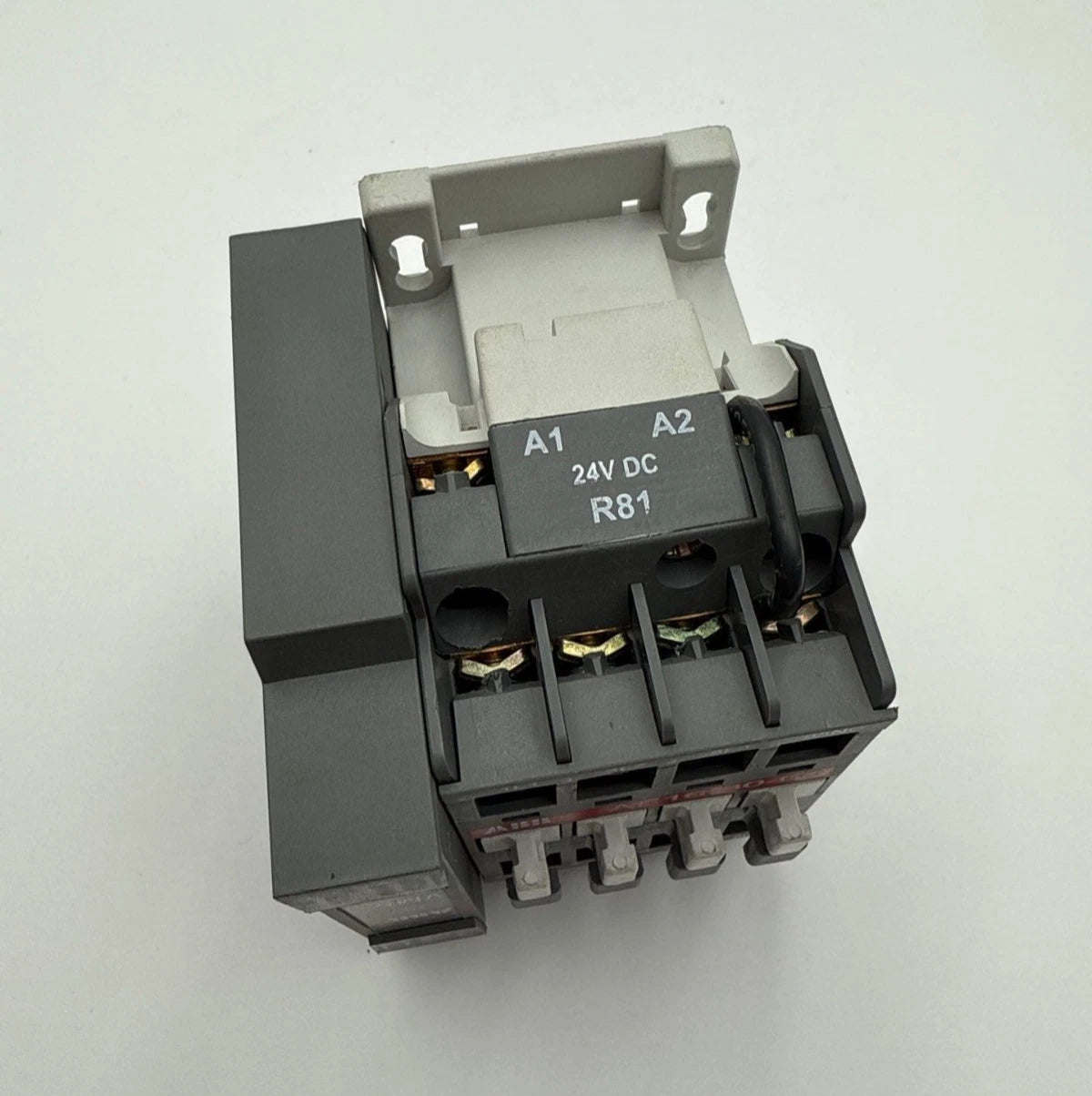 ABB AE16-30-00 Contactor 30A 3P 600V 3PH 15HP Coil 24VDC DIN Rail Used