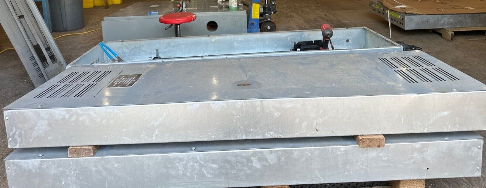 Square D NQ Panelboard 400A 208Y/120V 3PH 4W Indoor Encl 84 Circuit MLO Main Lug P522 Used