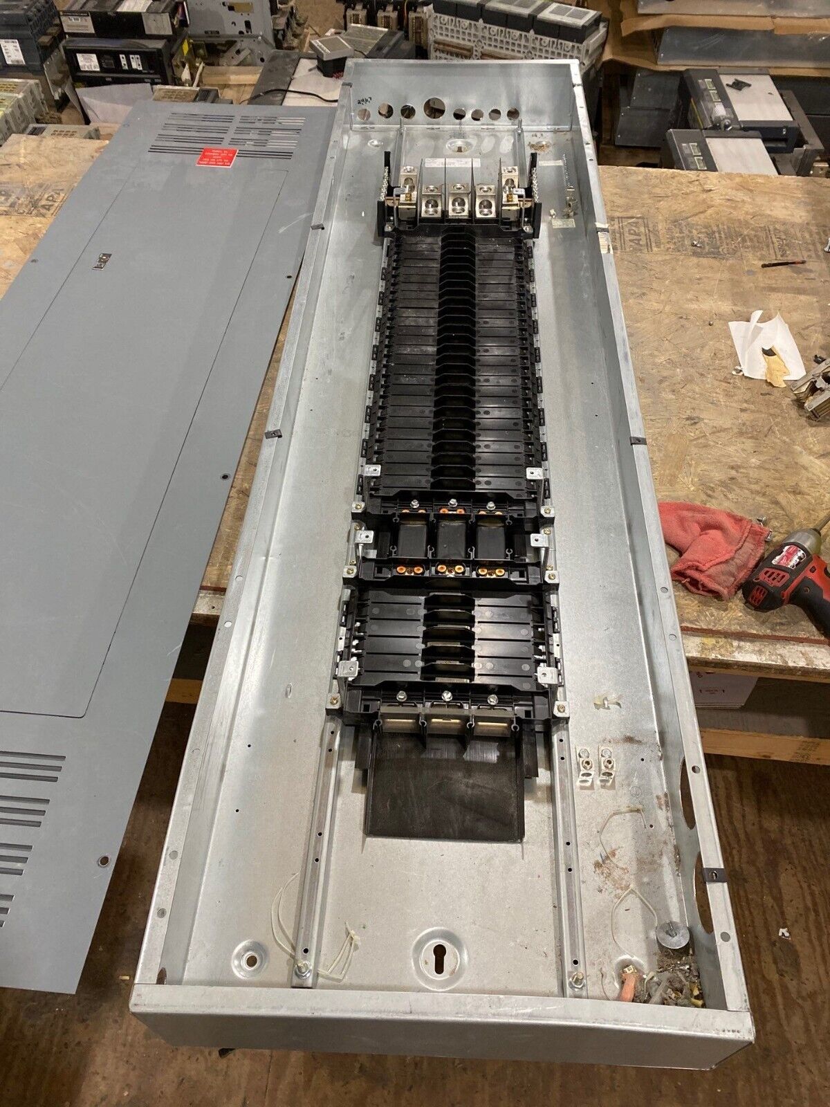 Square NF Panelboard 600A 480/277V 3PH 4W 66 Cir Indoor Encl MLO 600 Amp MH74BE P653 Used