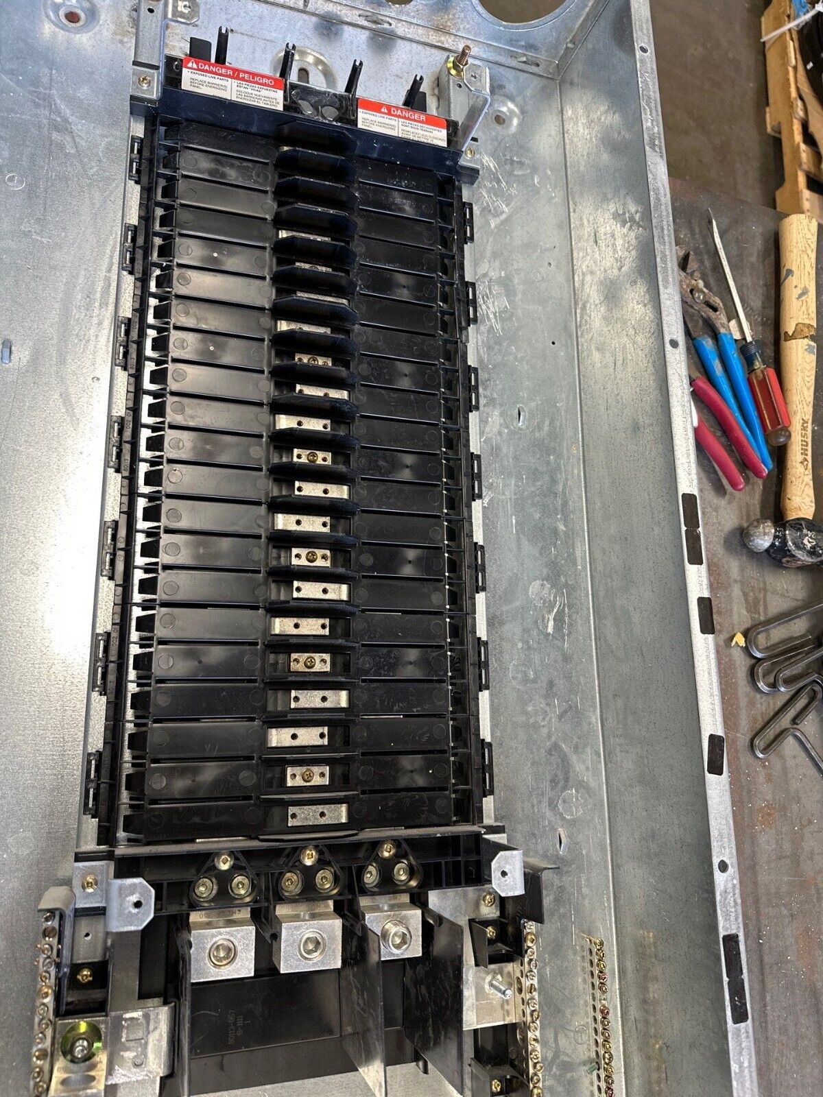 Square D NF Panelboard 250A 600Y/347V 3PH 4W 42 Circuit Indoor Encl 250 Amp MLO P355 Used