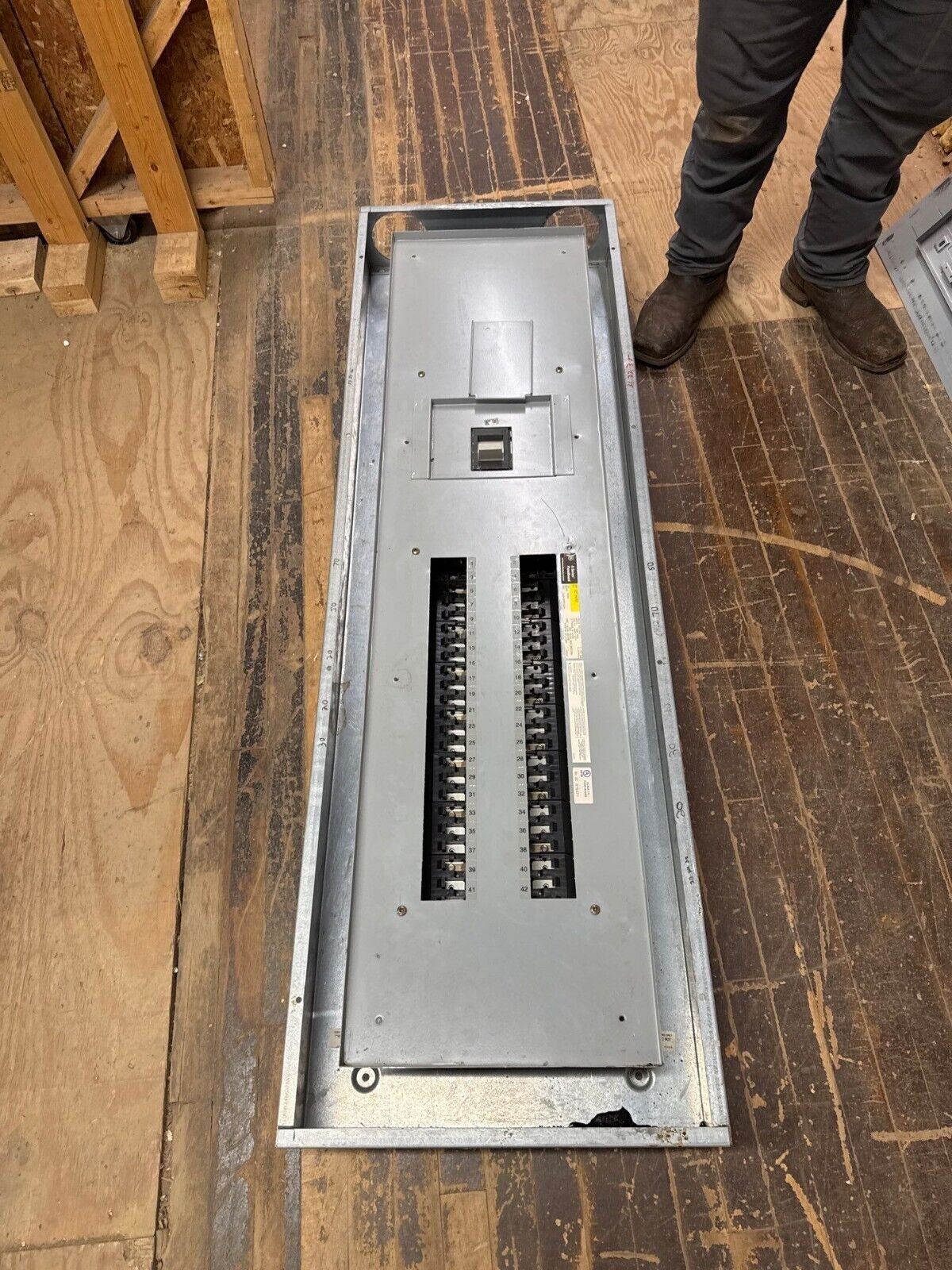 GE AEF3424BT Panelboard 400A 480/277V 3PH 4W Indoor Encl 42 Cir TJJ436400 MCB P021 Used