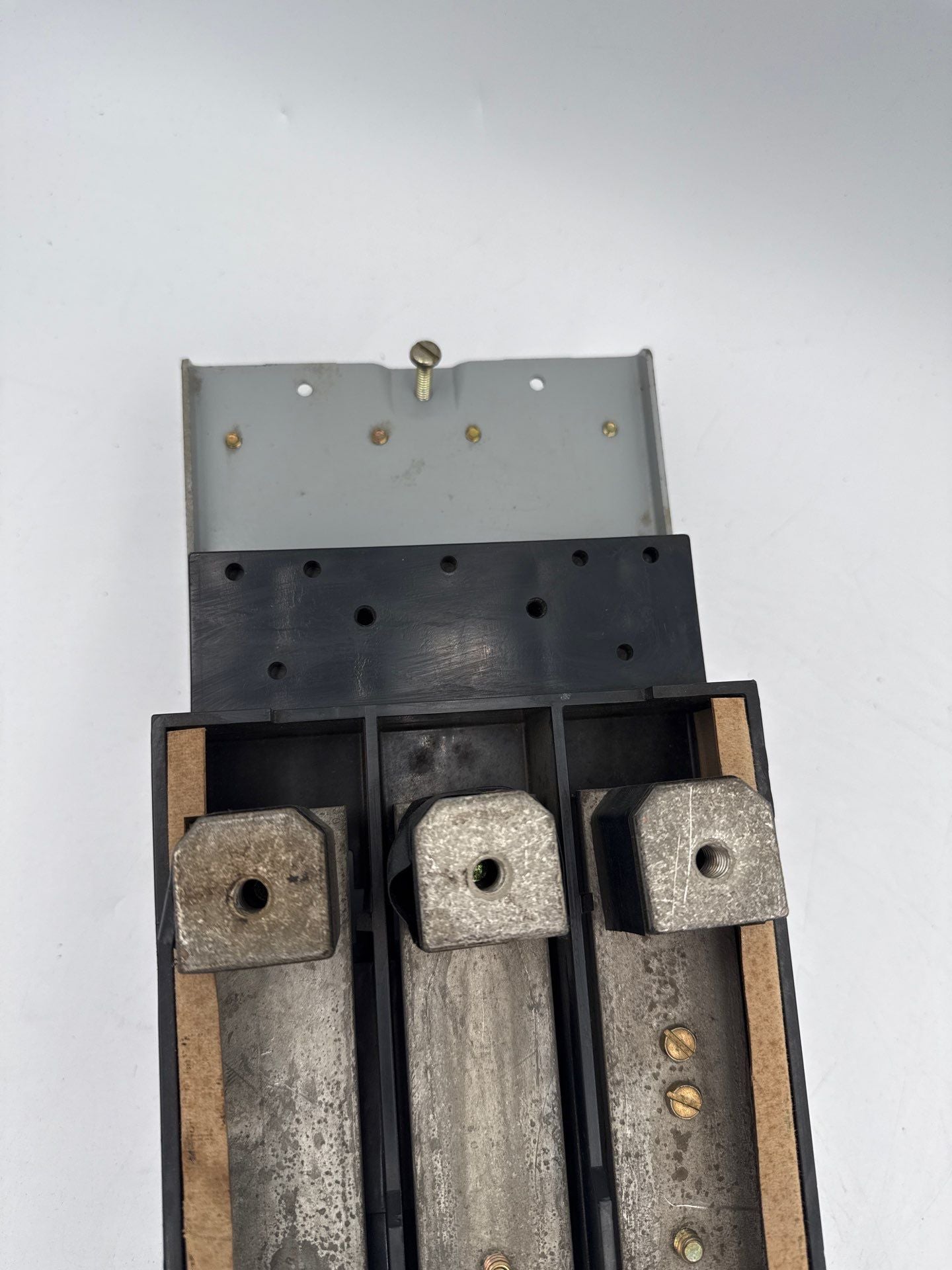 GE AMC3GM APN Panel Circuit Breaker Module 600A 600V 3P SGHA SGLA SGPA 600 Amp Used