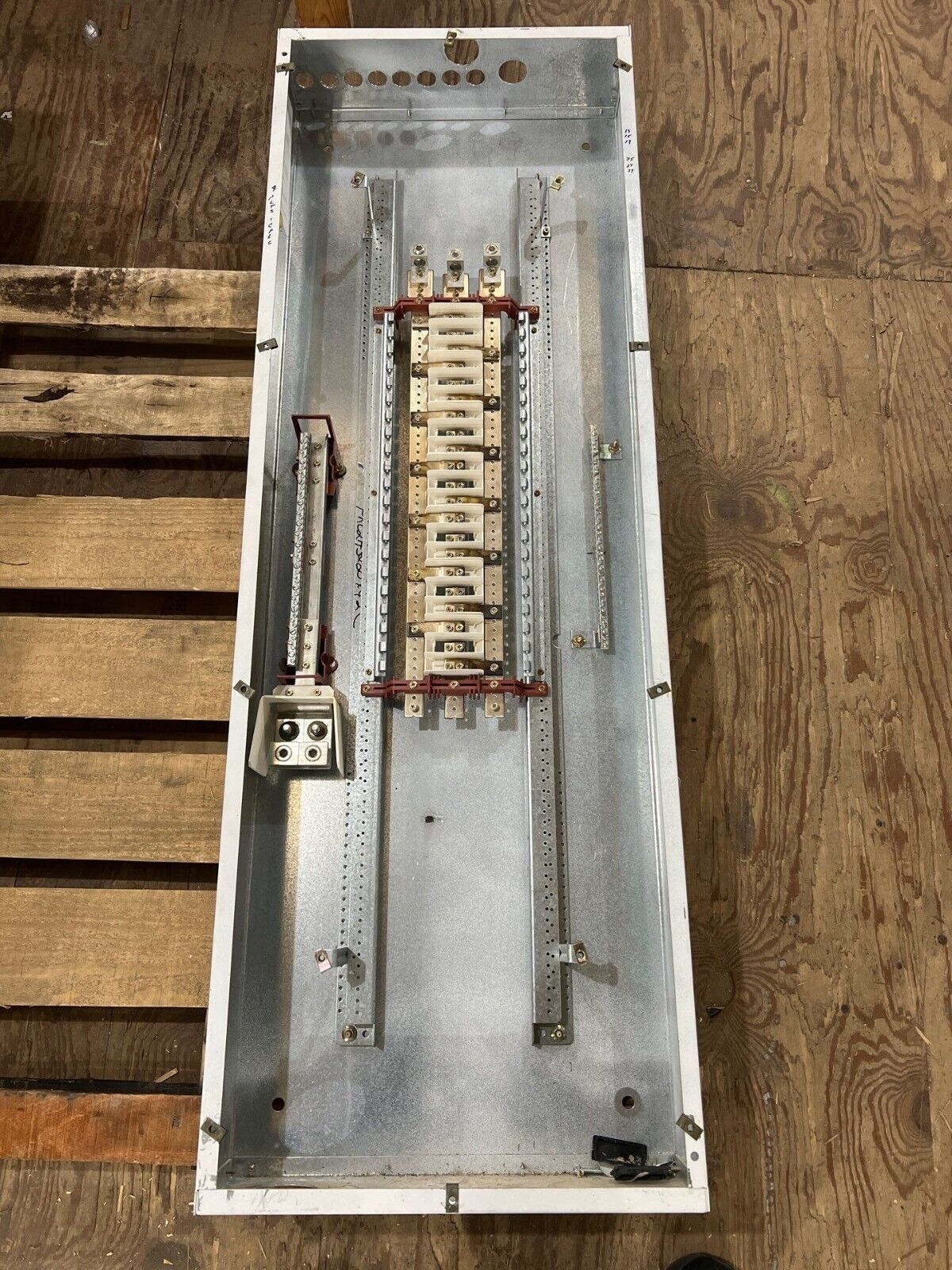 CH PRL2A Panelboard 225A 480/277V 3PH 4W 42 Circuit MLO Main Lug Indoor 225 Amp P679 Used