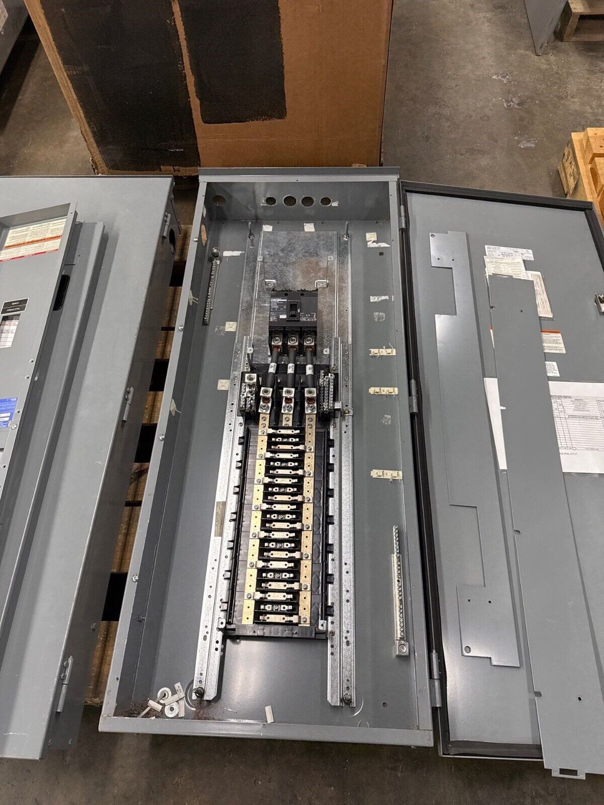 Square D NQOD442L225CU Panelboard 225A 240V 3PH 4W 42 Cir MCB 3R Outdoor Encl P636 Used