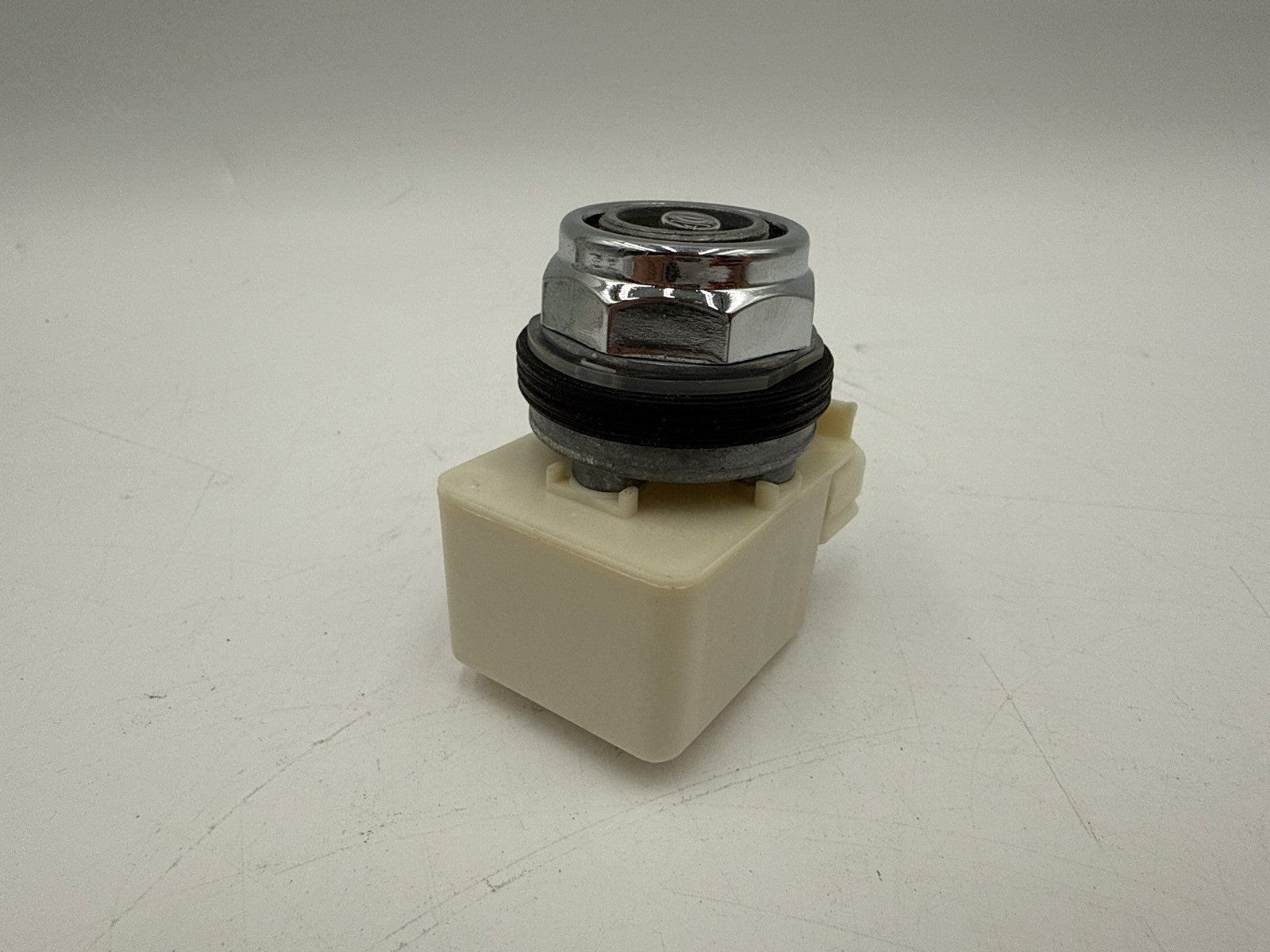 Square D 9001KP38 Pilot Light No Lens 9001 KM38 120V Schneider Electric New