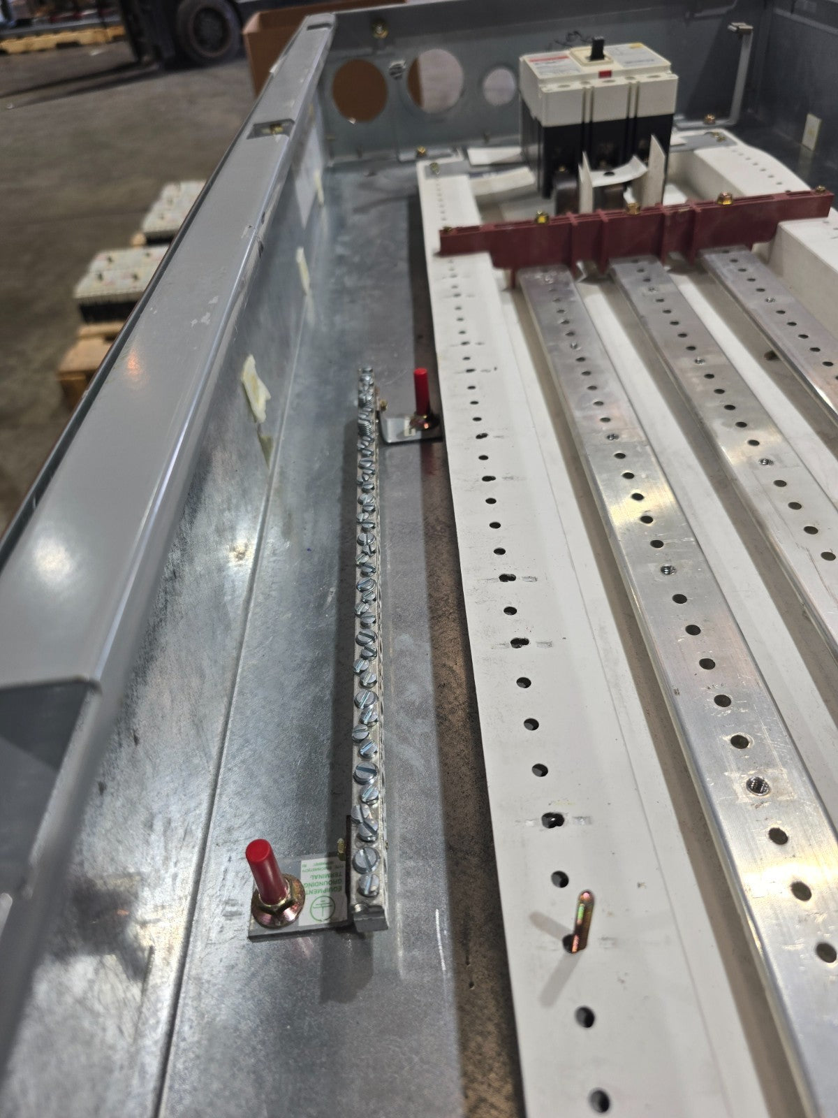 Eaton PRL3A Panelboard 400A 480V 3PH 3W MCB 400 Amp Panel HFD3225 225 Amp Used