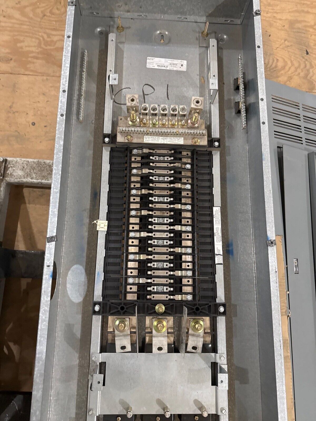 Square D NQOD Panelboard 250A 400A 208/120V 3PH 4W 42 Circuit Indoor Encl MCB P300 Used