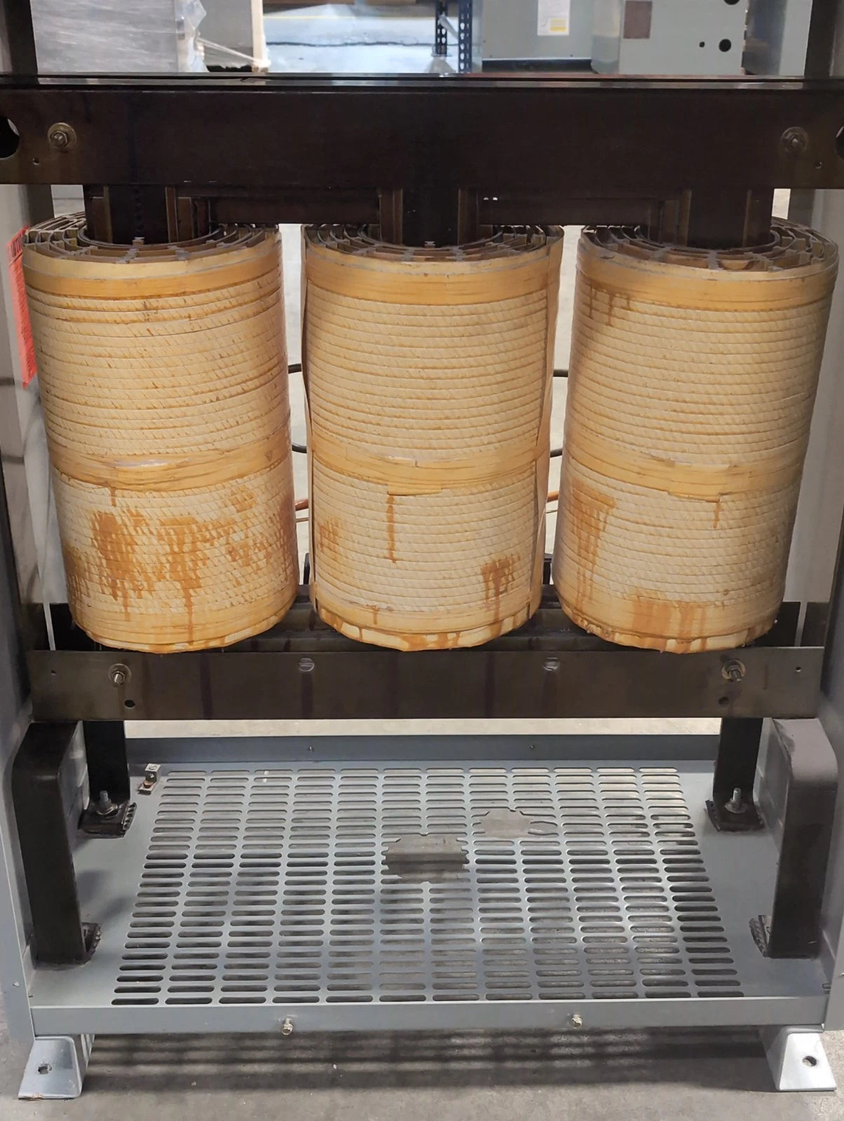 112.5KVA GE 9T23Q9565G03A Transformer 3PH Pri 480V Sec 208/120V Indoor Encl Used