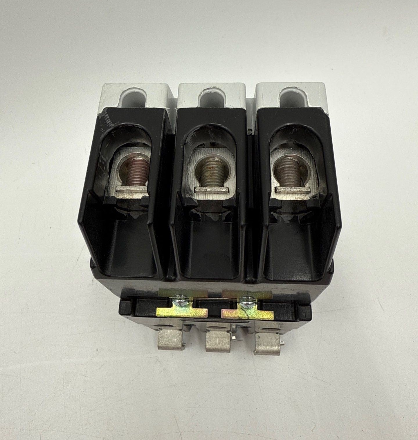 GE TEYH3050B Circuit Breaker 50A 3P 480/277V TEYH 50 Amp 3 Pole Bolt On Used