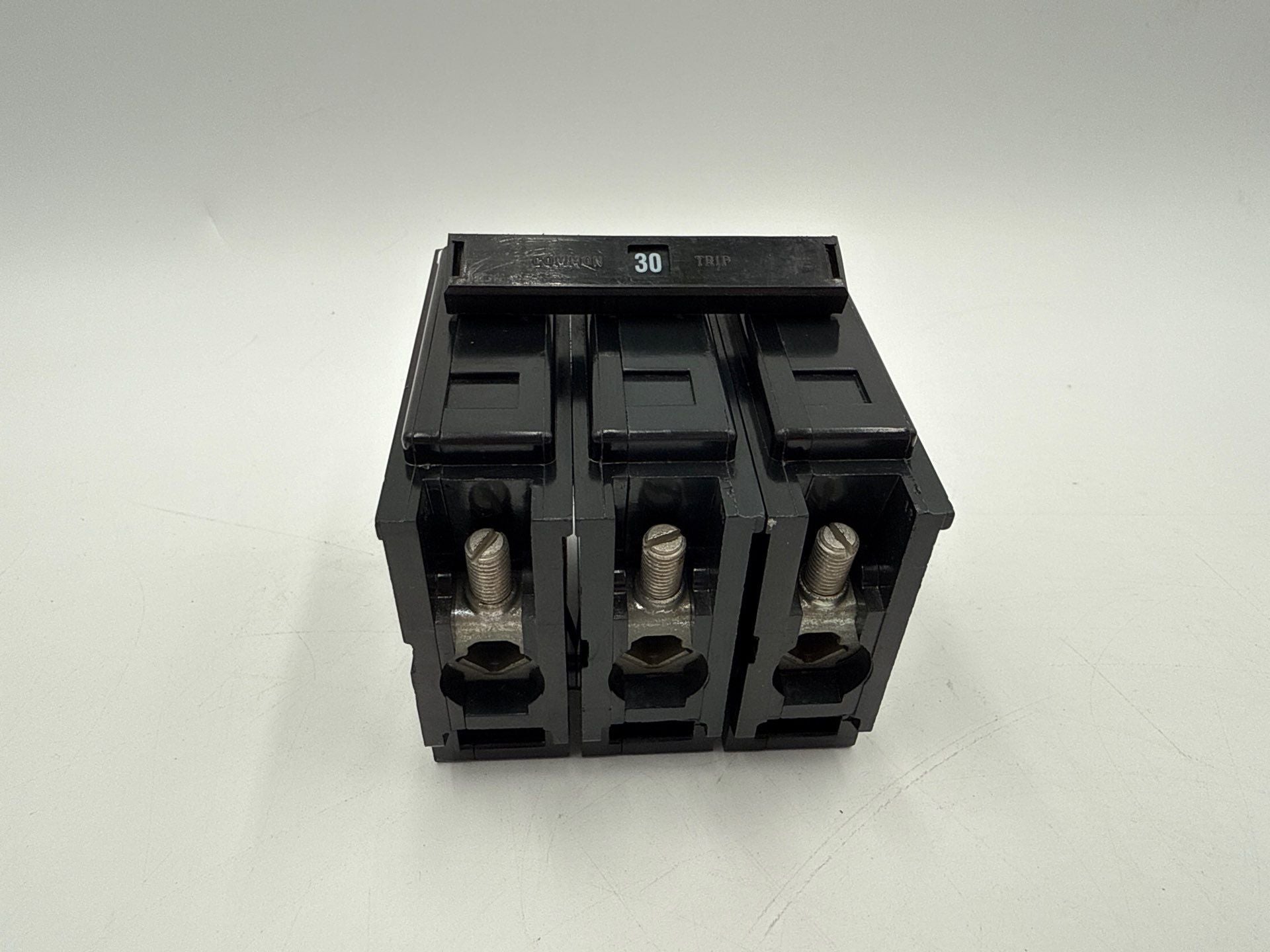 Eaton BAB3030H Circuit Breaker 30A 3P 240V BAB 30 Amp 3 Pole Bolt On 3PH Used