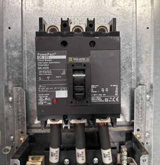 Square D NQOD442L225CU Panelboard 225A 240V 3PH 4W 42 Cir Indoor Encl MCB 225Amp P637 Used