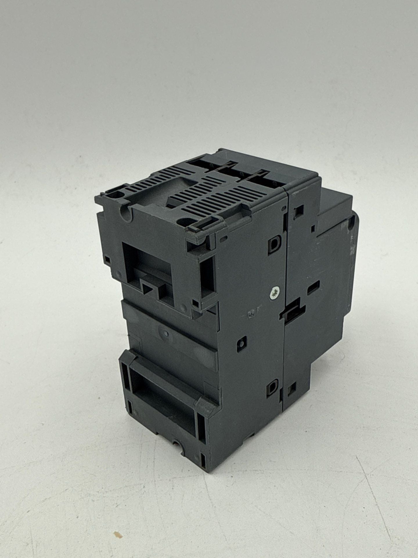 Schneider GV2P06 Circuit Protector Manual Starter 1-1.6A 3P 690V TeSys Deca New