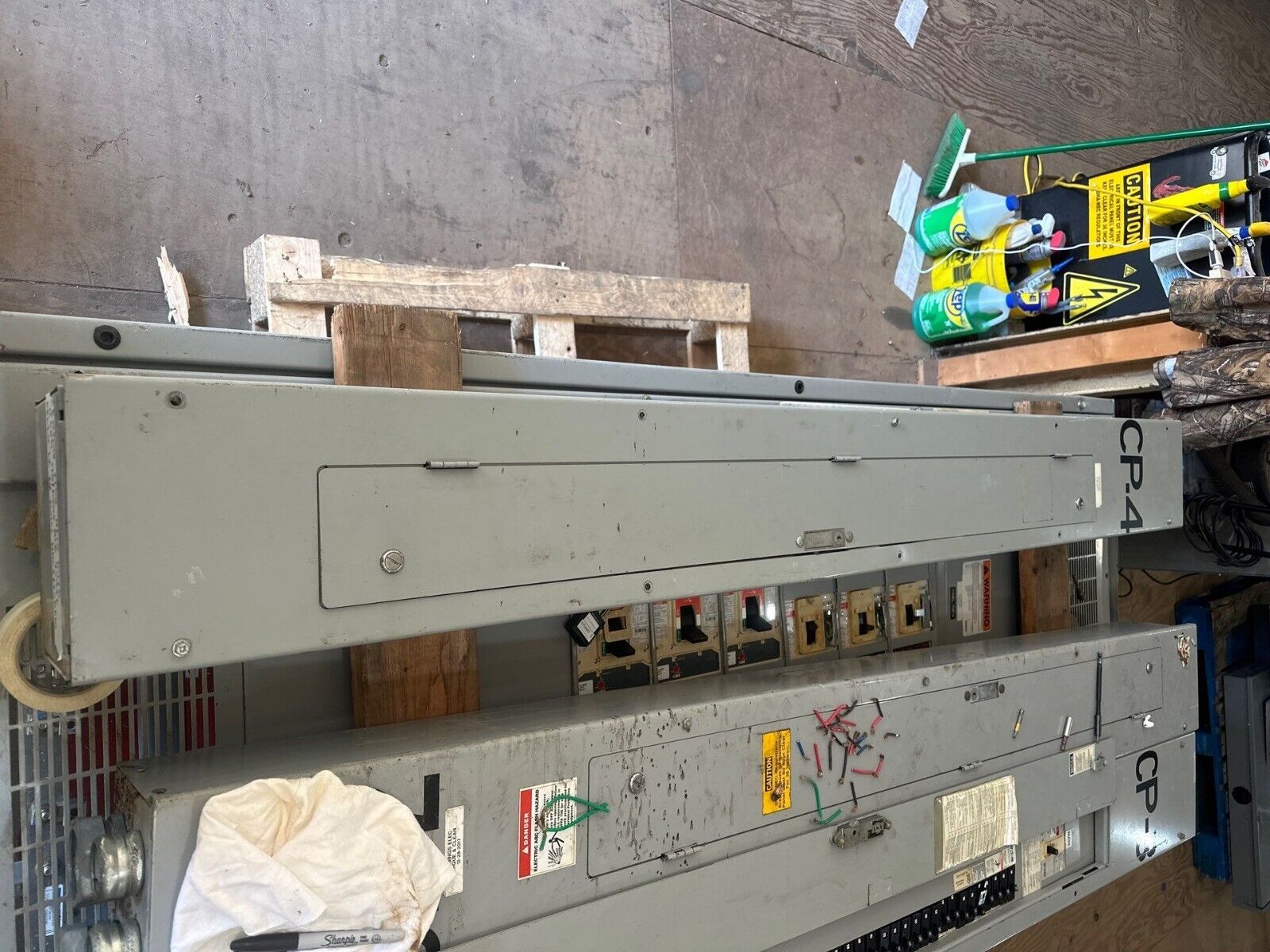 Eaton PRL1a-LX Panelboard 225A 120/240V 1PH 3W Type 1 Indoor Encl 42 Circuit P475 Used