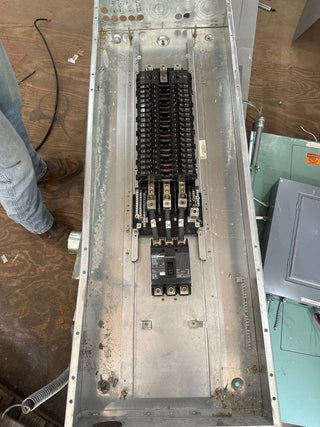 SQD NQOD442L225CU NQOD Panelboard 225A 240V 3PH 4W 42 CIR MCB QBL3225 225 AMP P508 Used