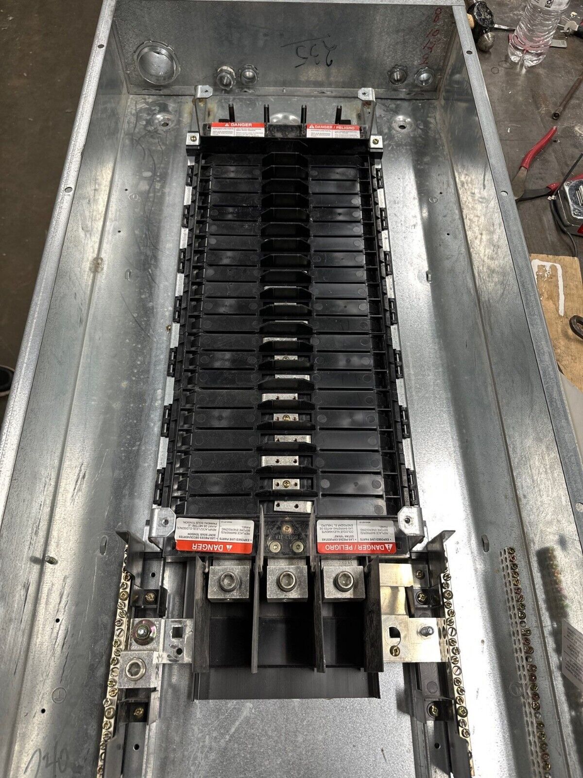 Square D NF442L2 Panelboard 250A 600Y/347V 3PH 4W 42 Circuit Indoor Encl MLO P349 Used