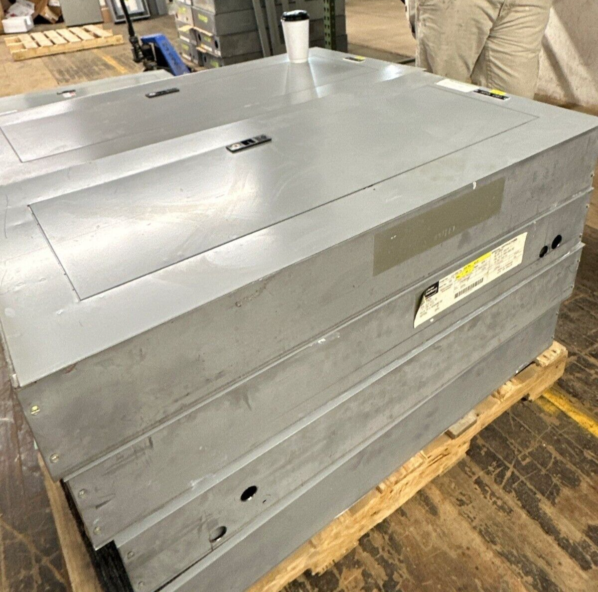 GE AQF3421MBX Panelboard 125A 208Y/120V 3PH 4W 42 CIR Indoor Encl MLO Main Lug P077 Used