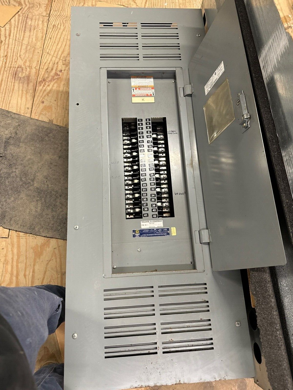 Square D NQOD442L400 Panelboard 400A 208Y/120V 3PH 4W Indoor Encl MLO 42 Circuit P469 Used