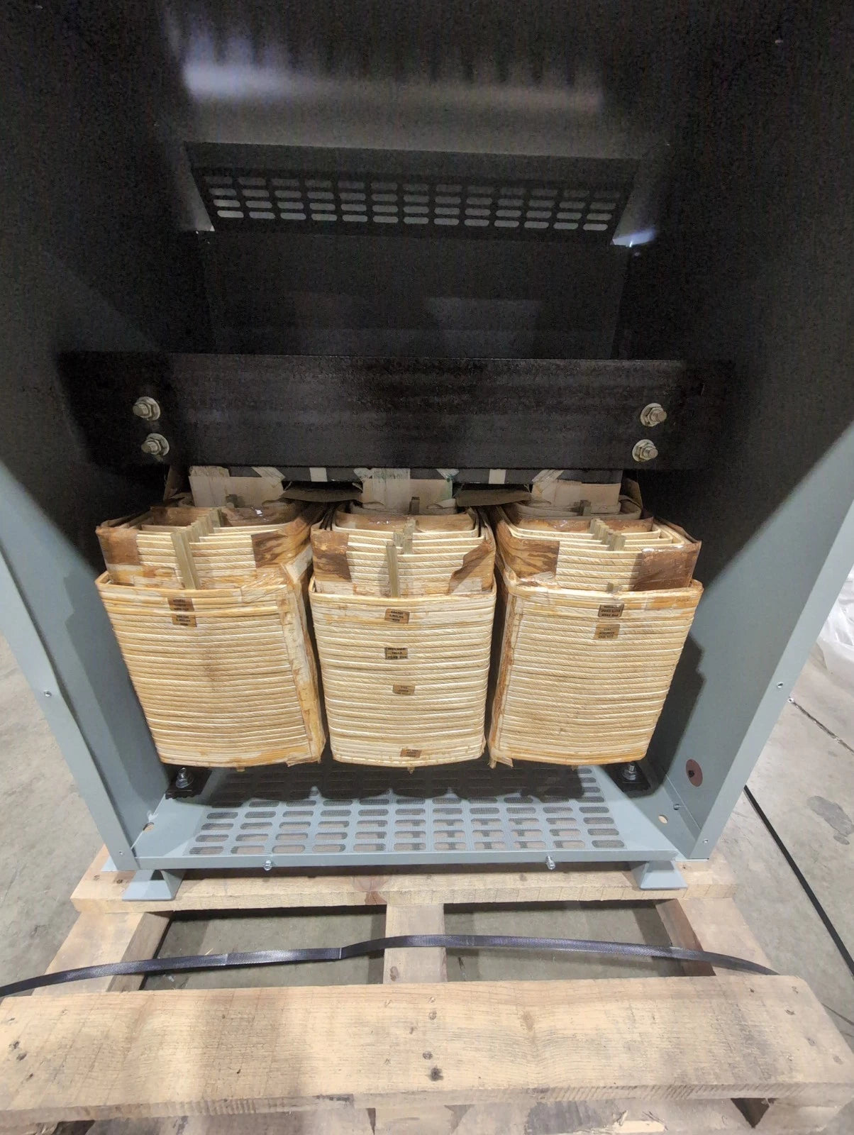 112.5KVA Siemens 3F3Y112K13FD16 Transformer Pri 480V Sec 208/120V 3PH 3R Encl New