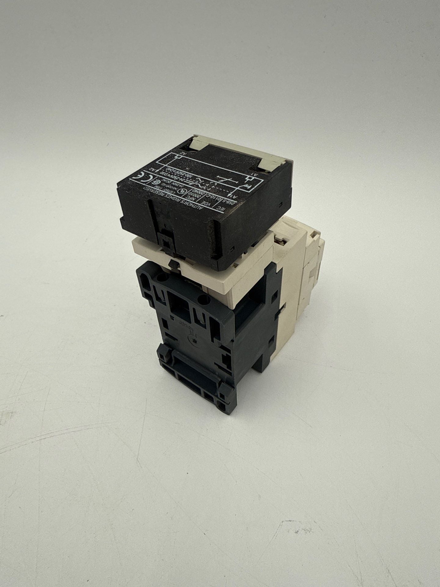 Telemecanique CAD32G7 Contactor 10A 600V 3P Coil 120V Mounting Adapter LAD4BBVG Used