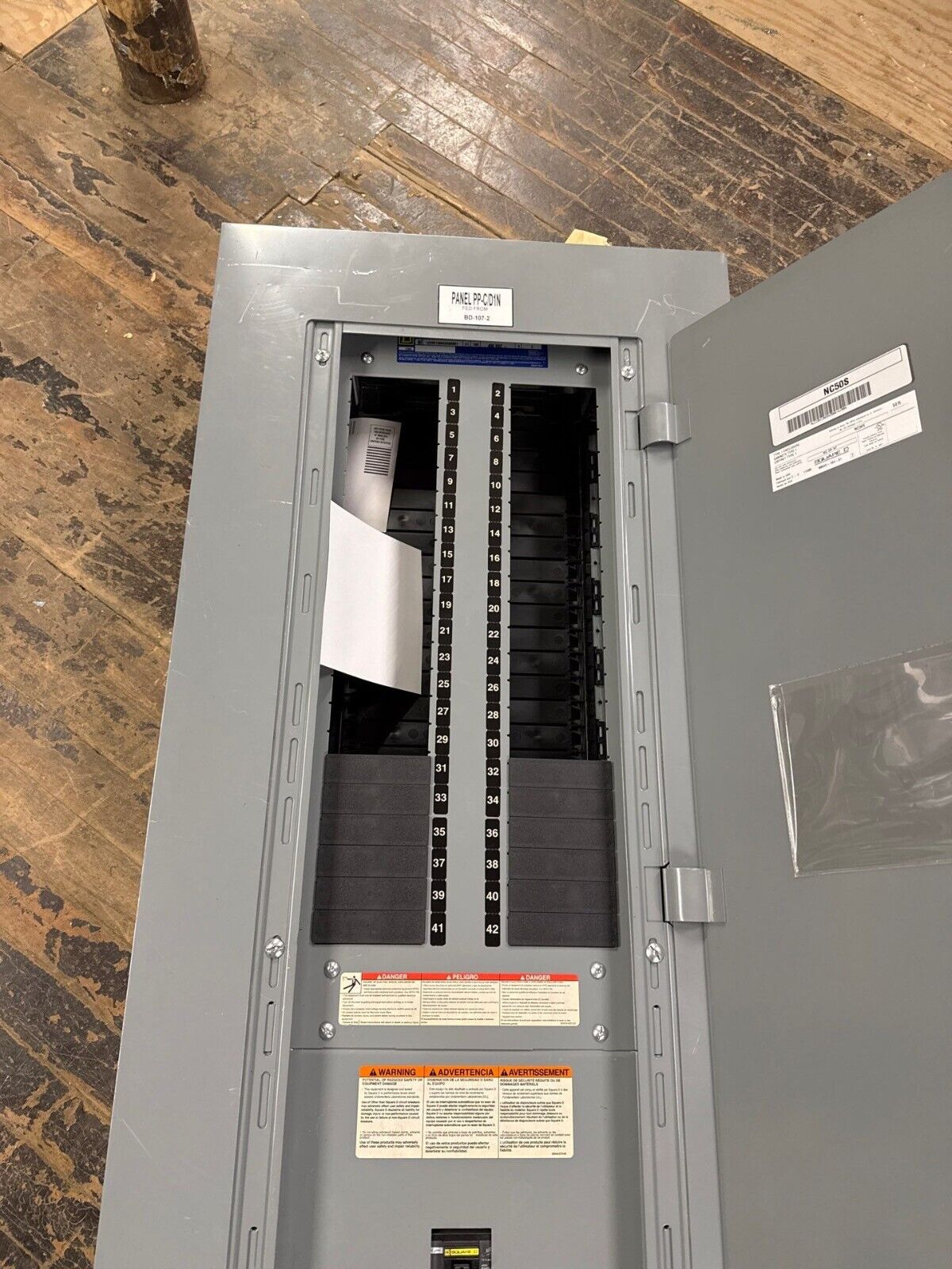 Square D NF Panelboard 100A 480V 3PH 3W Indoor Encl 42 Circuit MCB HDP36100 P431 Used