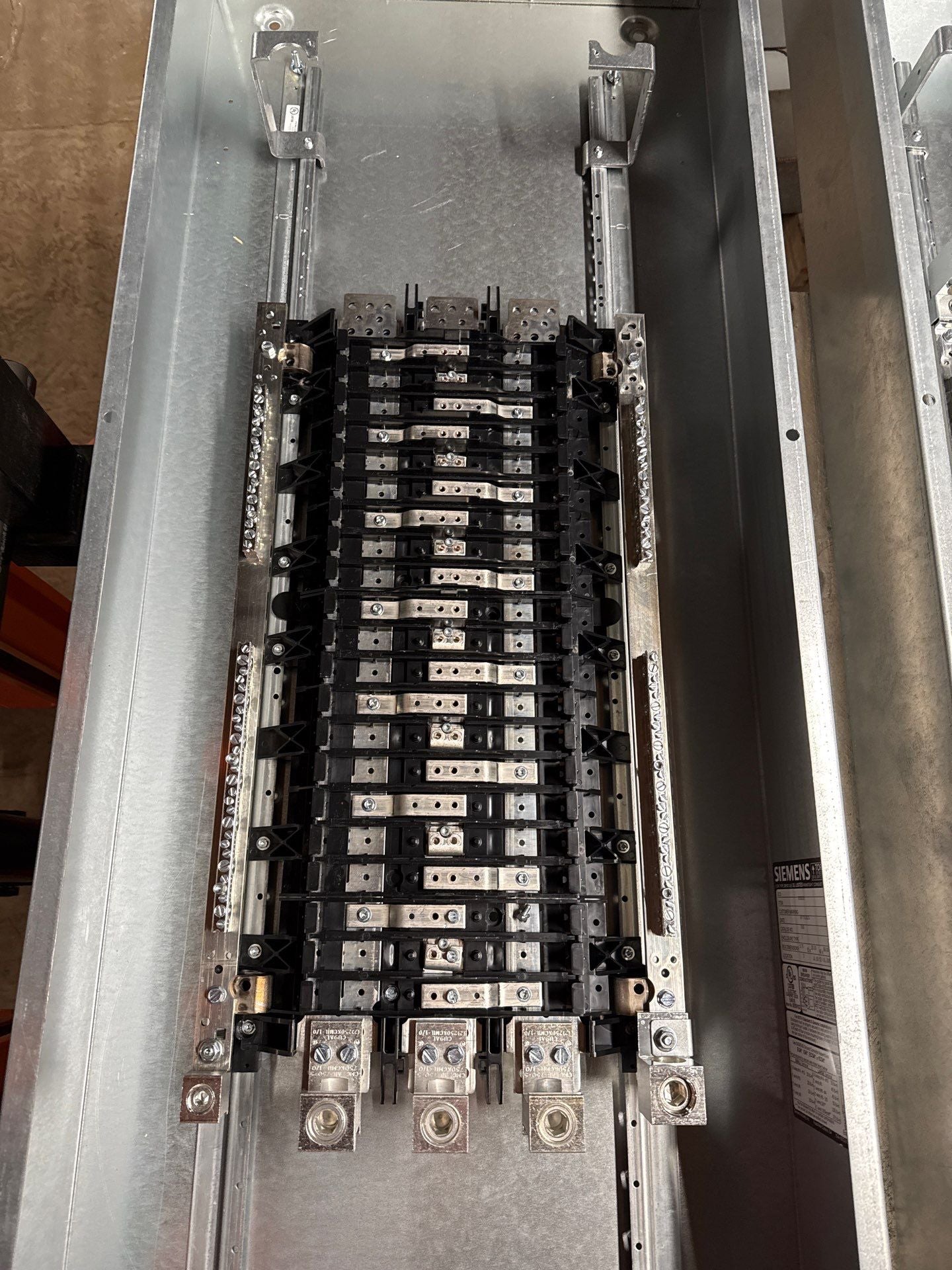 Siemens P1E42ML400ABST Panelboard 400A 480/277V 3PH 4W MLO Panel 400 Amp New