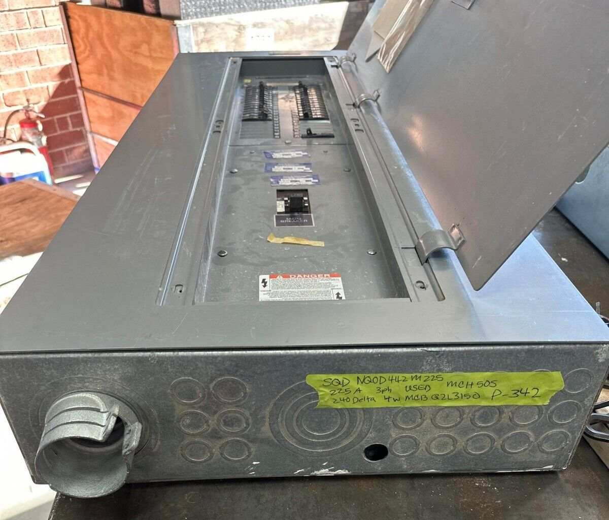 Square D NQOD442M225 Panelboard 225A 208Y/120V 3PH 42Cir 4W Indoor MCB Q2L3150 P342 Used