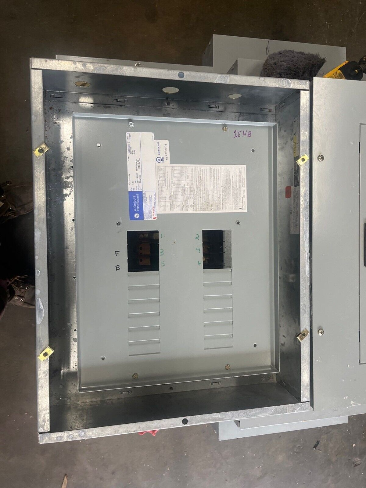 GE AEF3181MTX Panelboard 125A 480/277V 3PH 4W Indoor Encl 18 Circuit MLO 125 Amp P607 Used