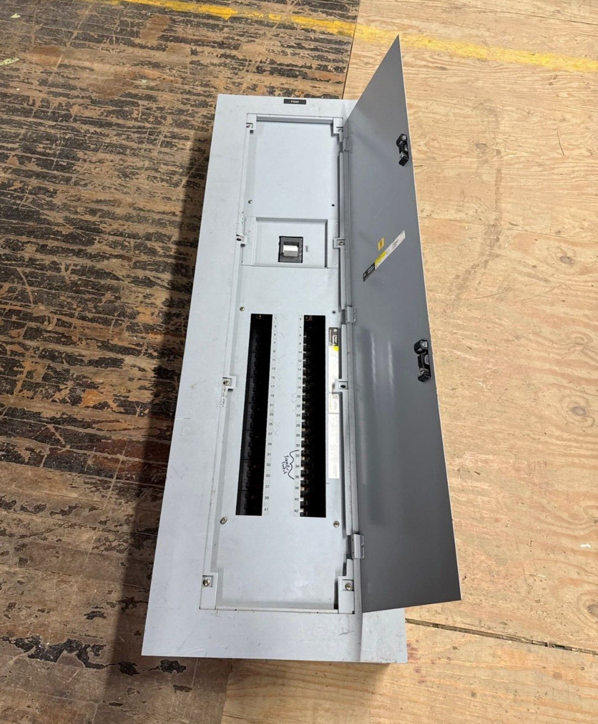 GE AEF3424BT Panelboard 400A 480/277V 3PH 4W Indoor Encl 42 Cir MCB TJJ436400 P020 Used