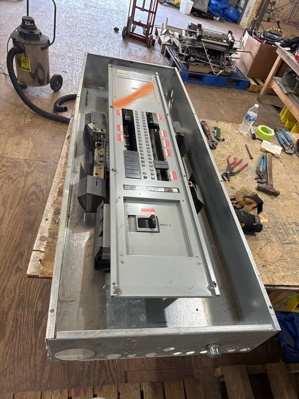 Siemens SEE42ML400ATS Panelboard 400A 480/277V 3PH 4W 42Cir MCB Indoor Encl P662 Used