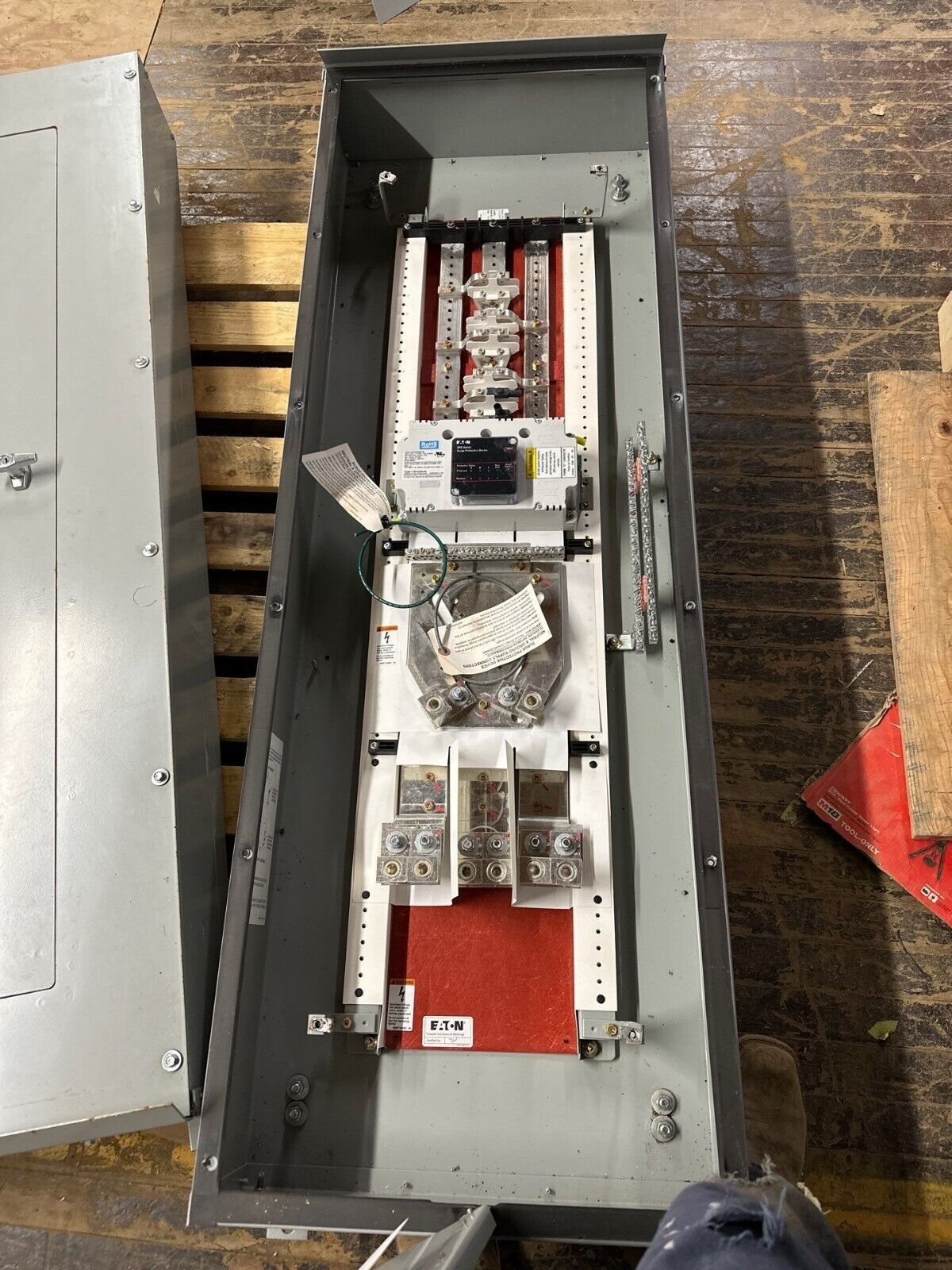 Eaton PRL3A Panelboard 400A 480Y/277V 3PH 4W 3R Outdoor Encl MLO 18 Cir Main Lug P281 Used