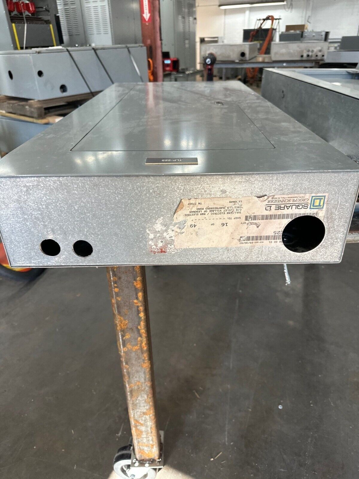 Square D NF MLO Panelboard 250A 600V 3PH 4W 42 Cir Main Lug Panel Indoor Encl P384 Used