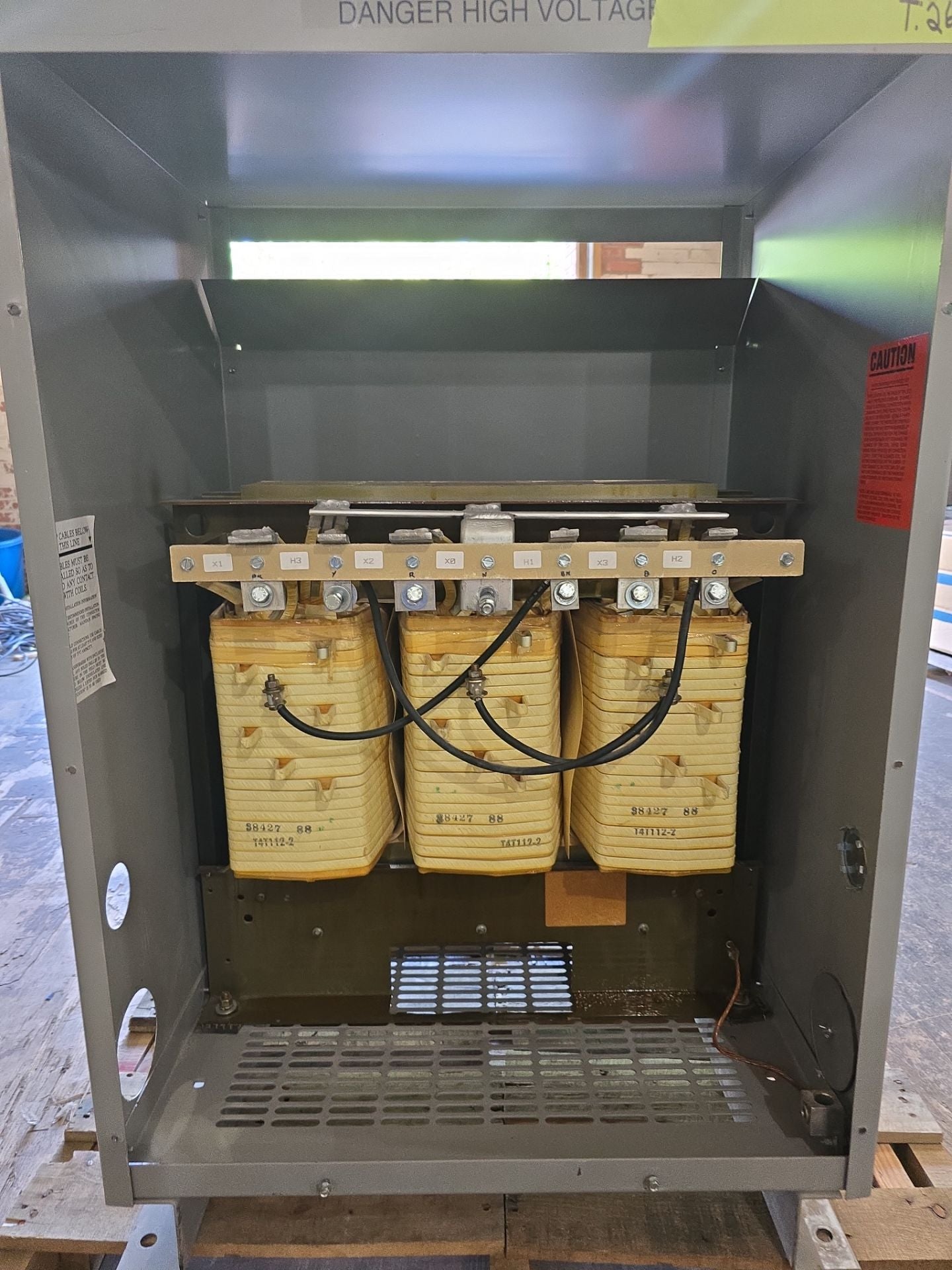 112.5kVA Siemens 3F3Y112 Transformer 3PH Pri 480V Sec 208/120V Indoor T268 Used