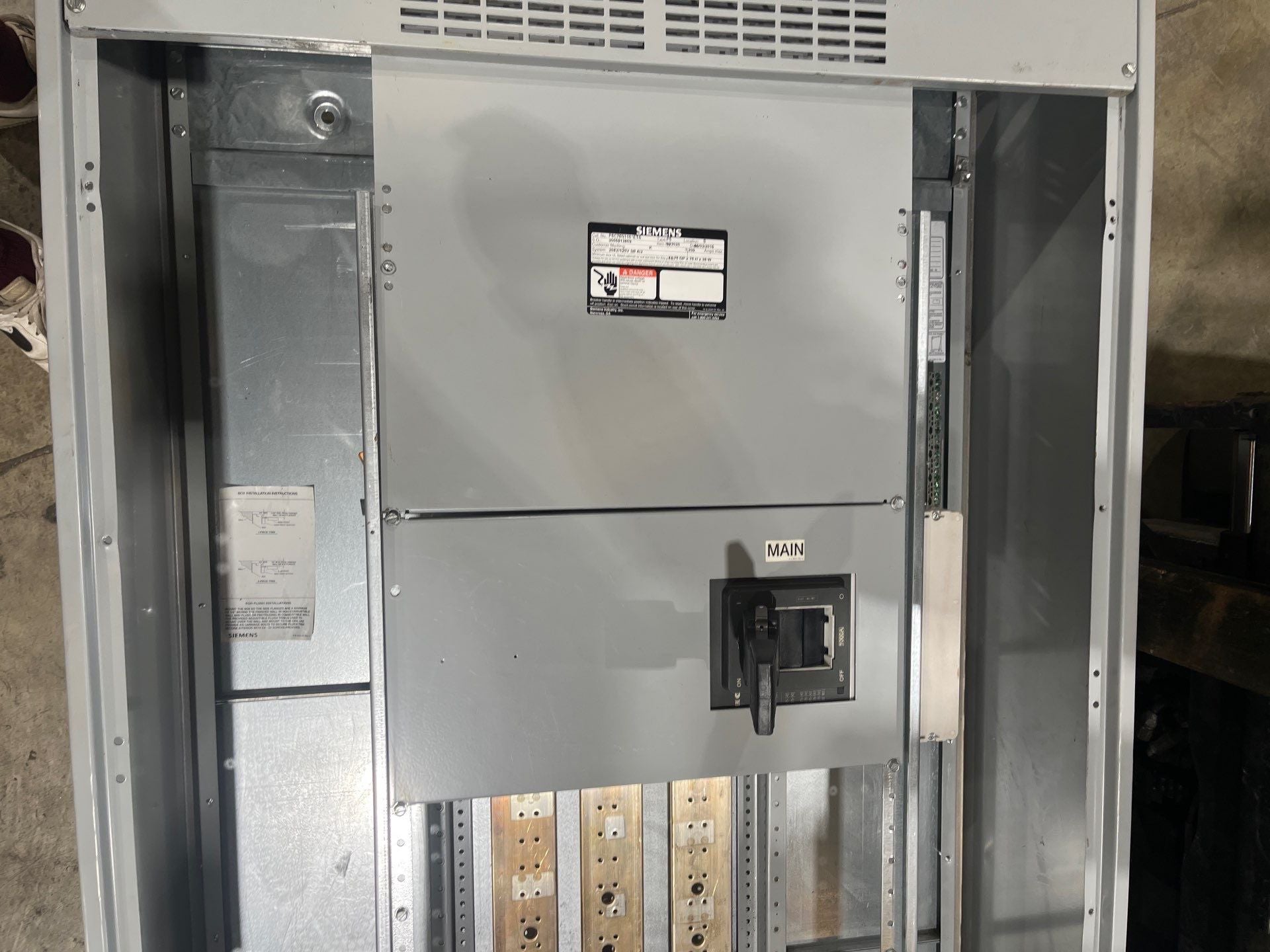 Siemens P5 Panelboard 1200A 208/120V 3PH 4W NNX3B100 1000 Amp MCB Panel Used