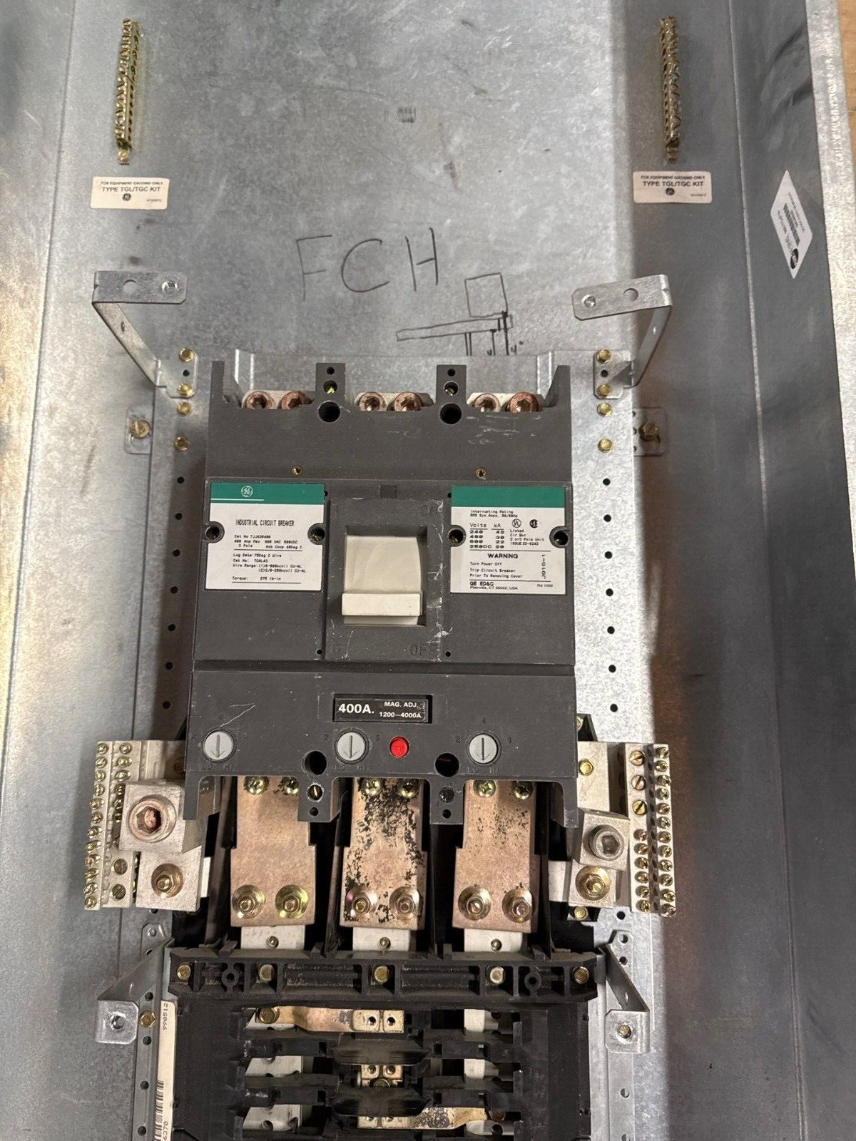 GE AEF3424BT Panelboard 400A 480/277V 3PH 4W Indoor Encl 42 Cir MCB TJJ436400 P020 Used