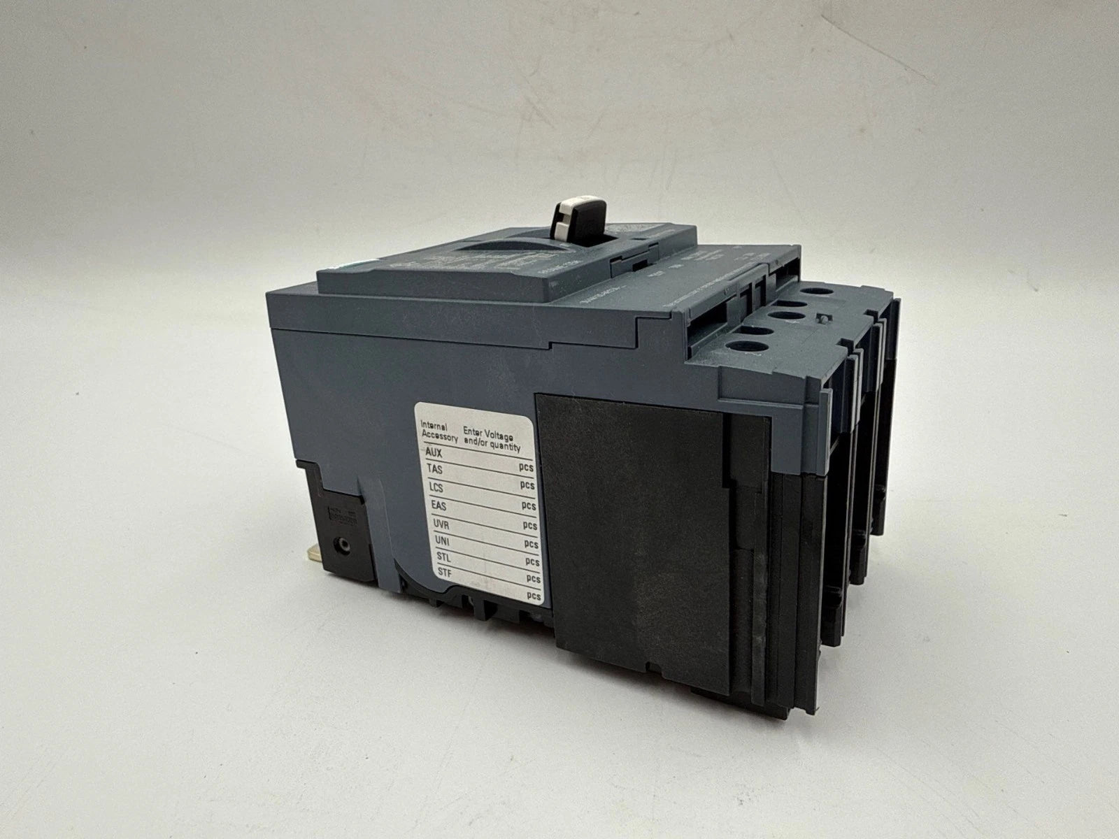 Siemens 3VA4130-6ED34-0AA0 Circuit Breaker 30A 3P 600V 3VA Bolt On 30 Amp 3 Pole New