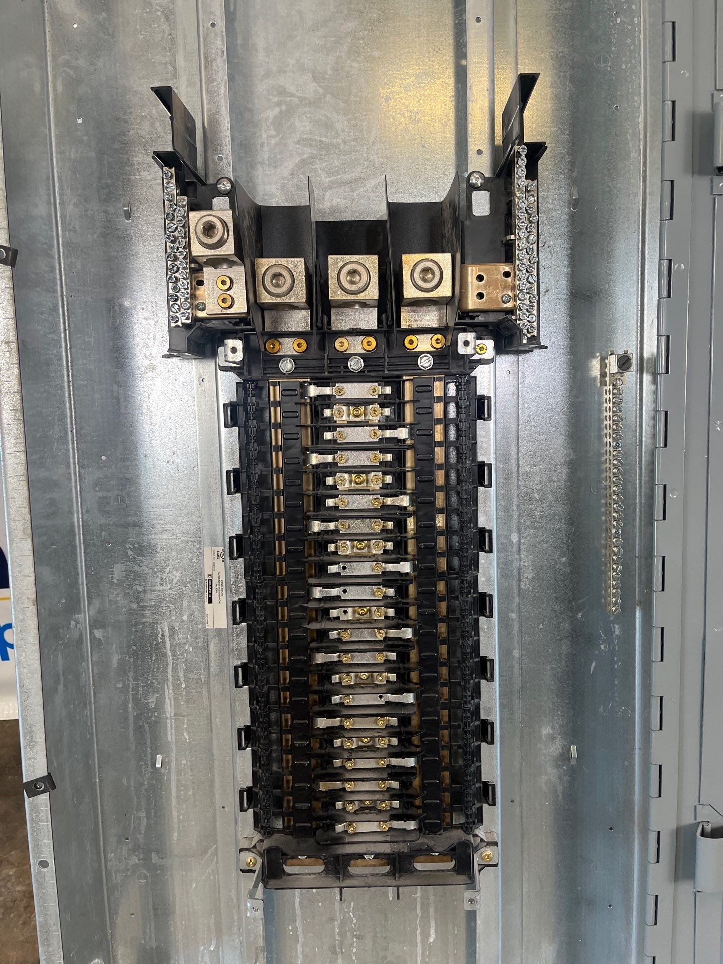 Square D NQ Panelboard 400A 208/120V 3PH 4W MLO 42 Circuit Indoor Encl MH50 Used
