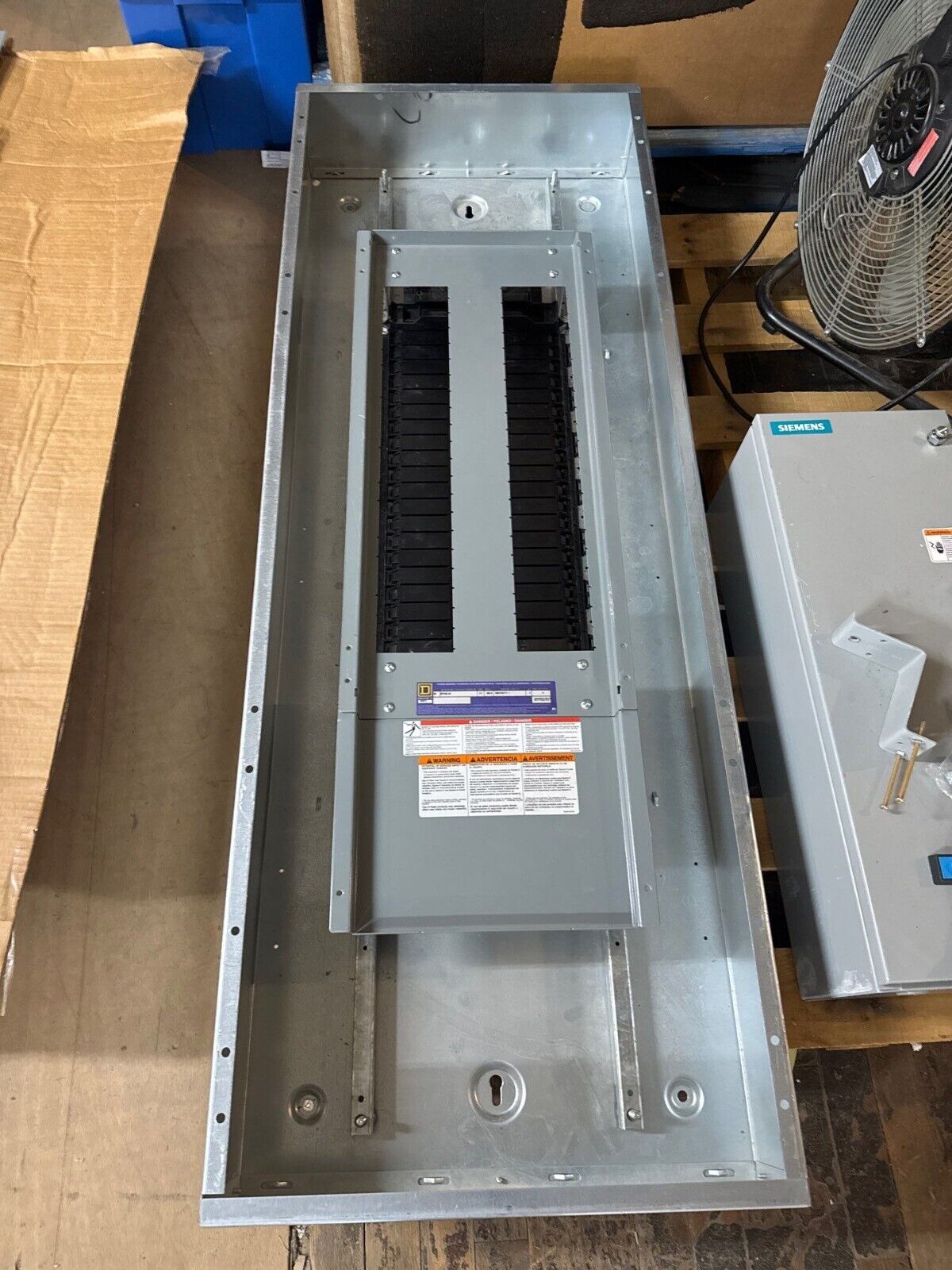 Square D NF442L4C NF Panelboard 400A 600Y/347V 3PH 4W 42 Cir Indoor Encl MLO P657 New