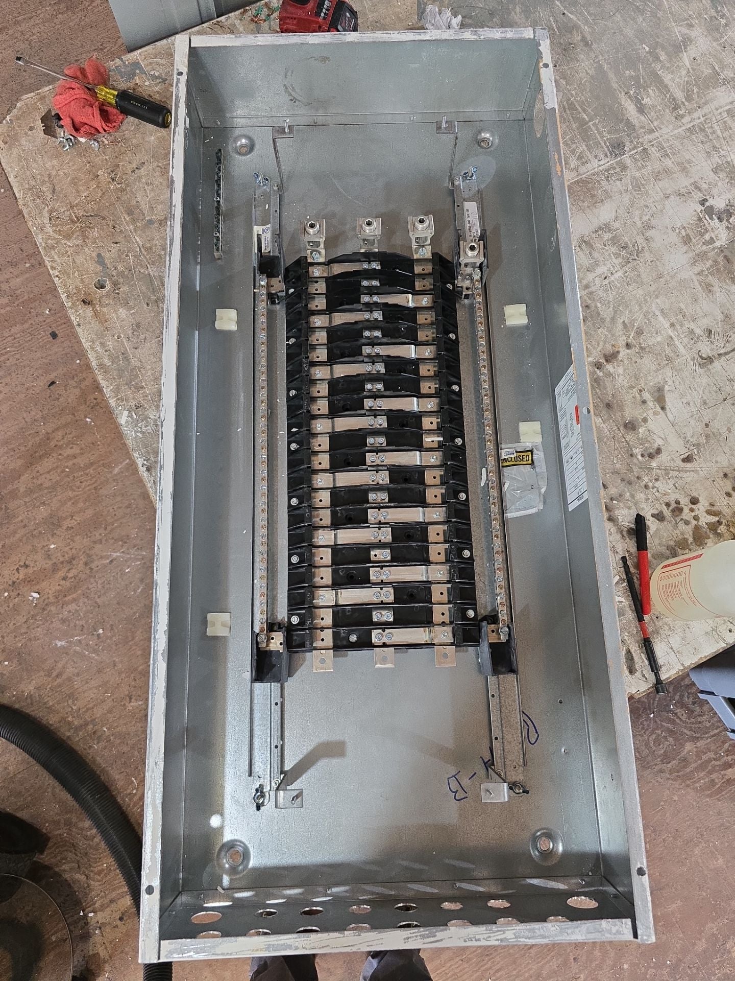 Siemens P1 P1C42ML250ABF Panelboard 250A 208/120V 3PH 4W MLO 42Cir 250 Amp Panel Used