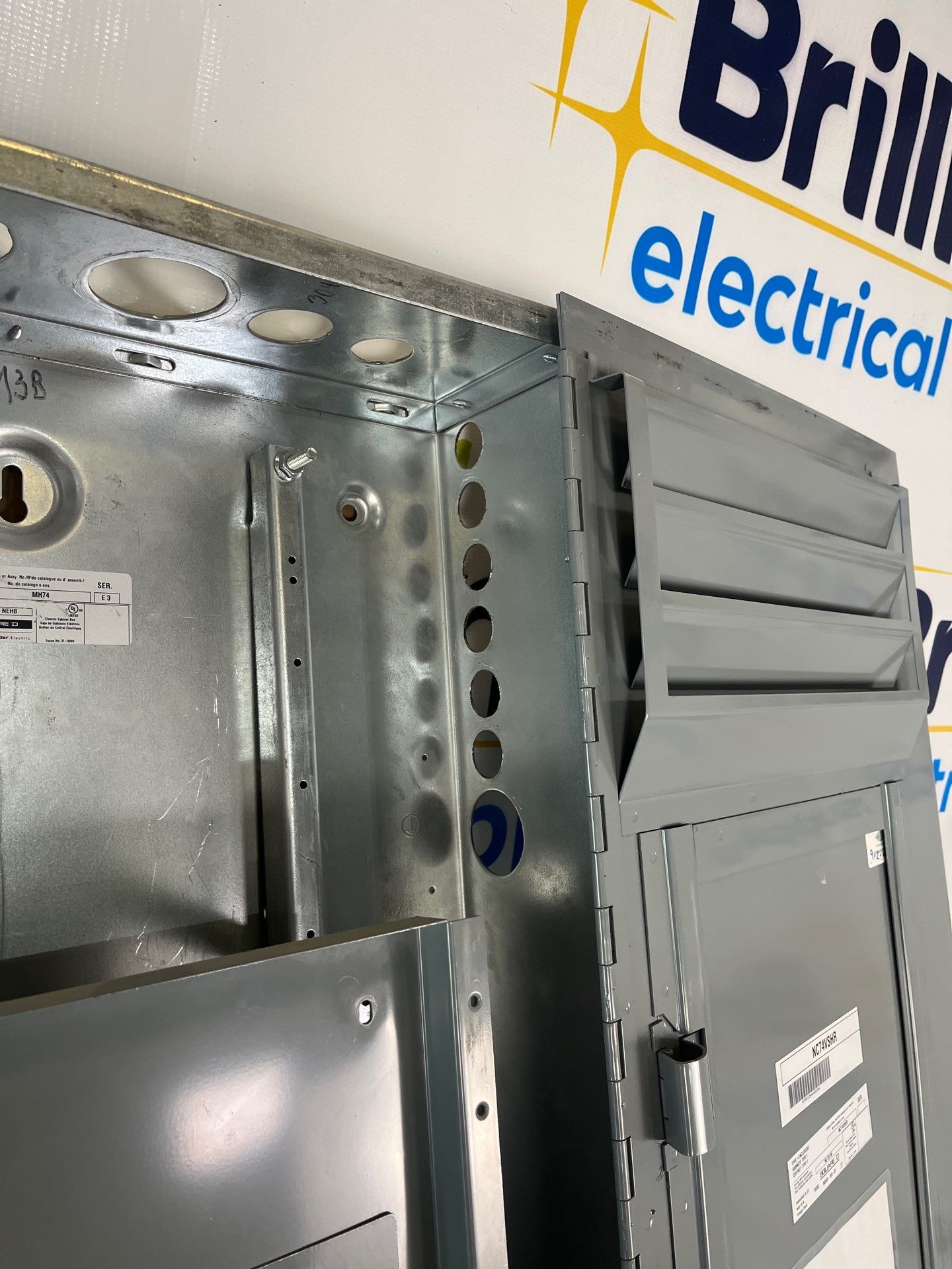 Square D NF Panelboard 400A 480/277V 3PH 4W 42Cir MLO Indoor Encl MH74 Used