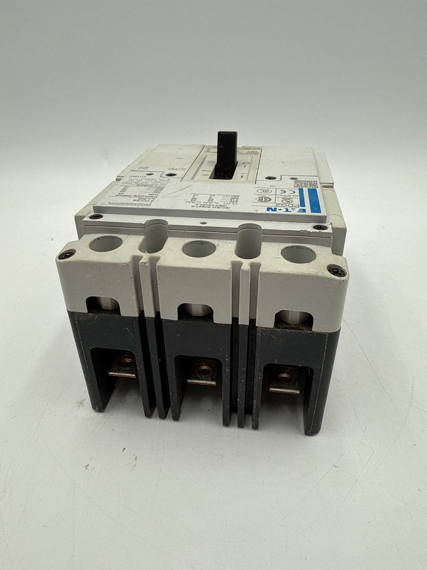 Eaton PDG23G0030TFFL Circuit Breaker 30A 600V 3P Bolt On 30 Amp 3 Pole PDG2 Used