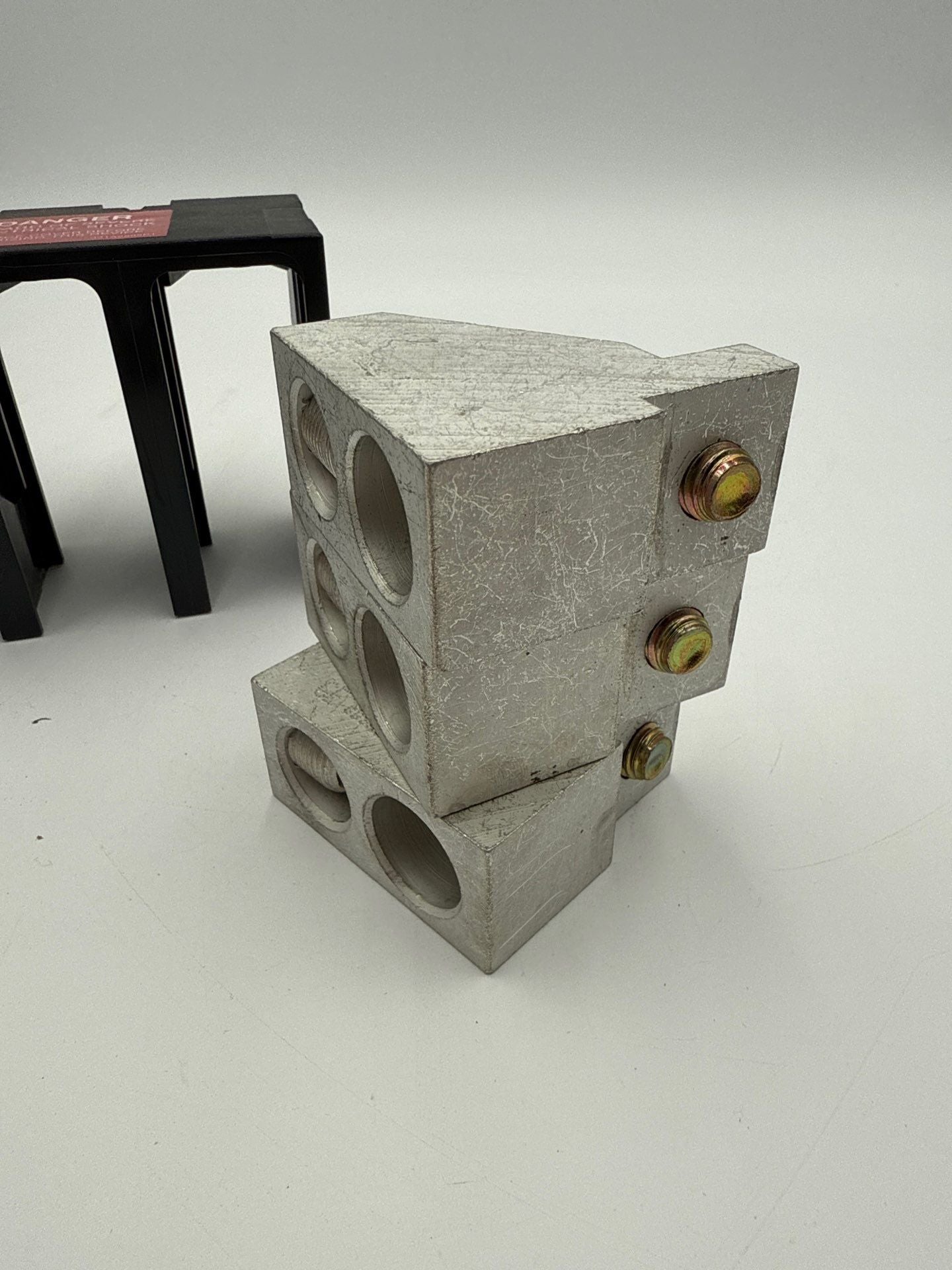 GE TCLK365 Circuit Breaker Lug Kit 600A For 3P 2 Barrel 500MCM Used