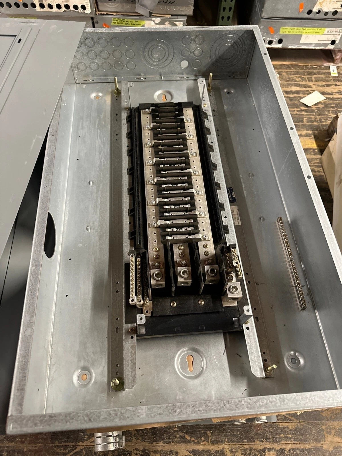 SQUARE D NQOD442L225 Panelboard 225A 208Y/120V 4W 3PH MLO 42Cir 225 Amp Panel Used