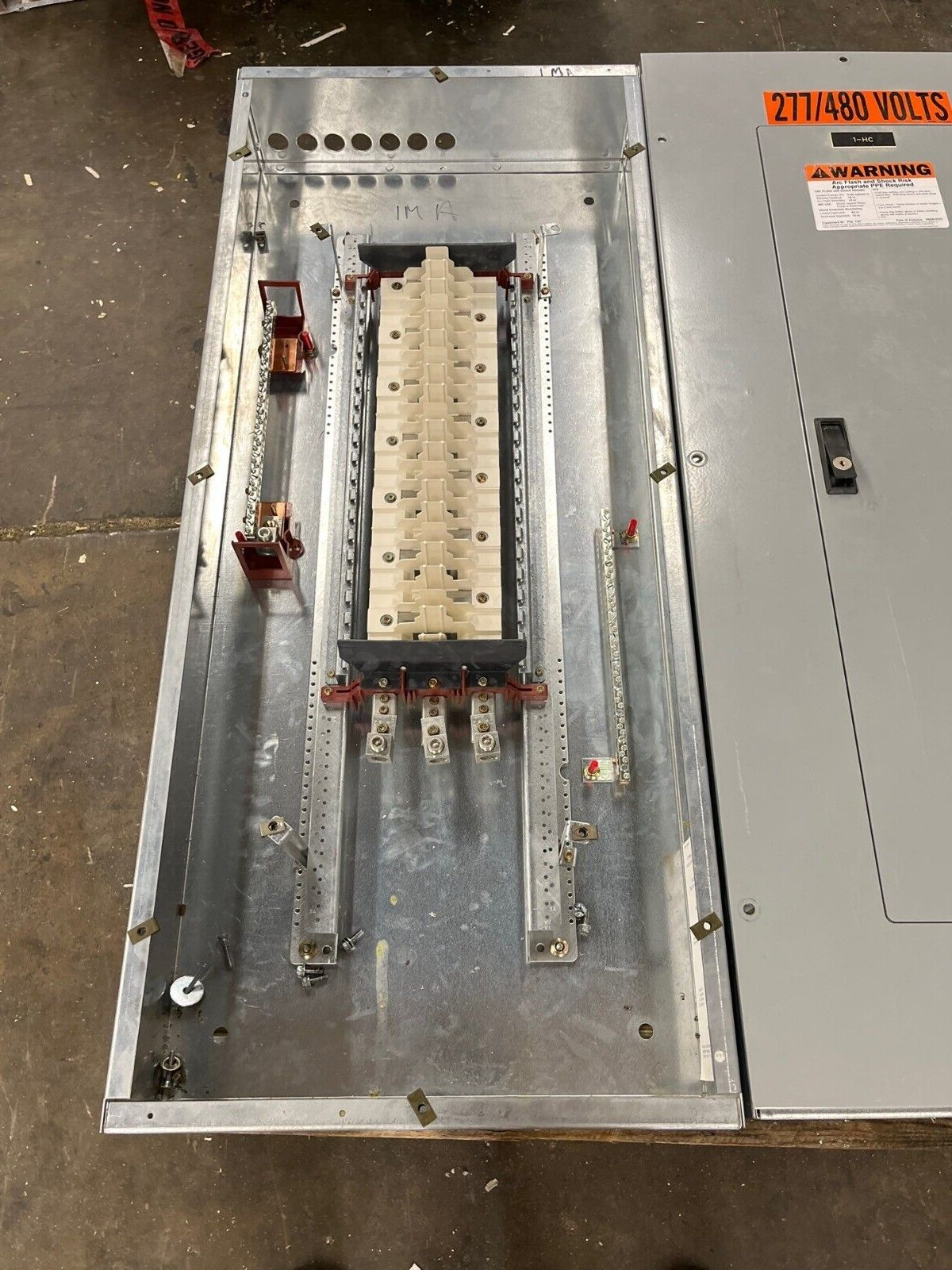 CH PRL2A Panelboard 225A 277/480V 4W 3PH Indoor Encl MLO YS2048 42 Circuit P593 Used