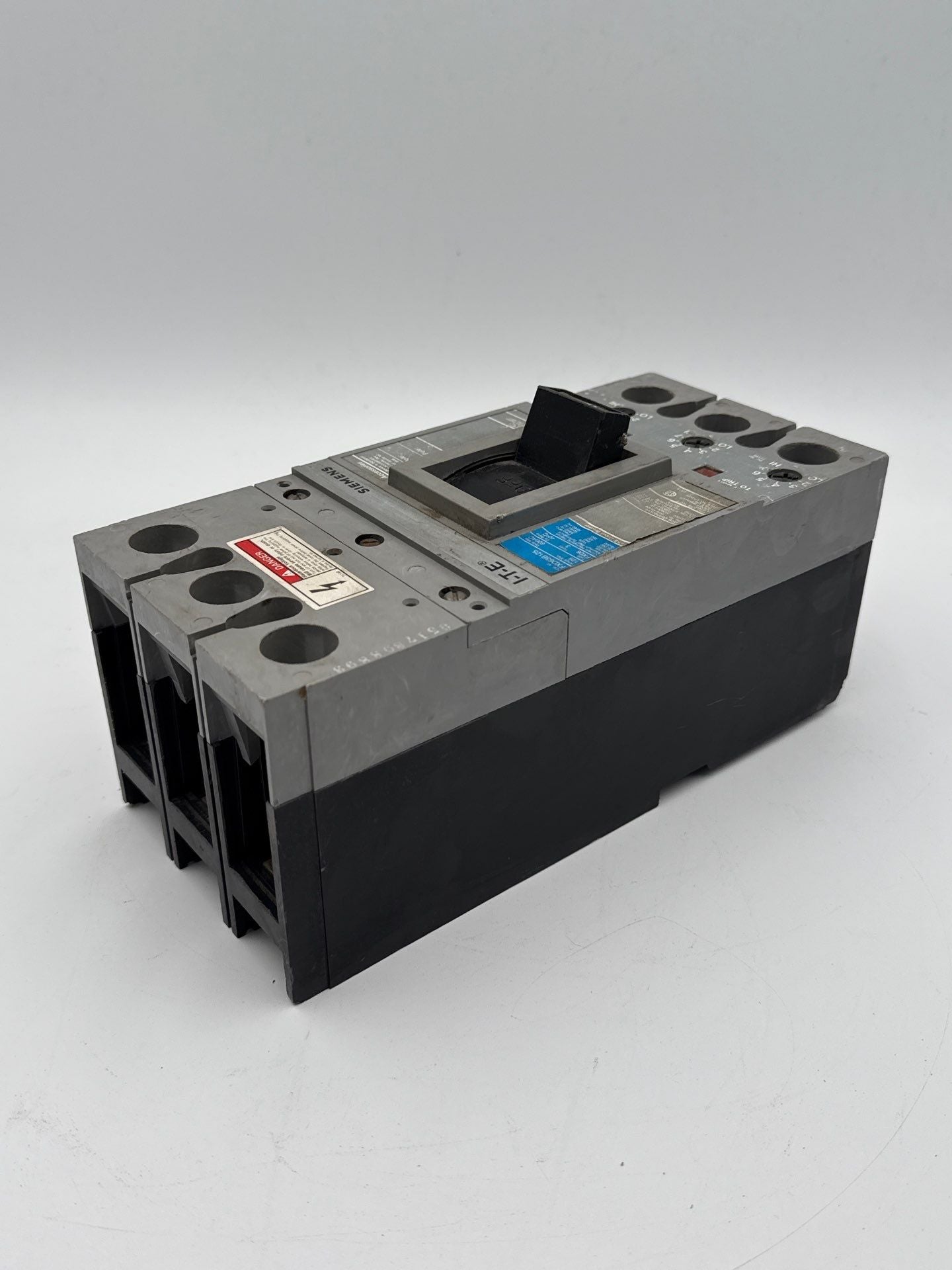 Siemens FXD63B125 Circuit Breaker 125A 3P 600V FXD6 125 Amp 3 Pole Used