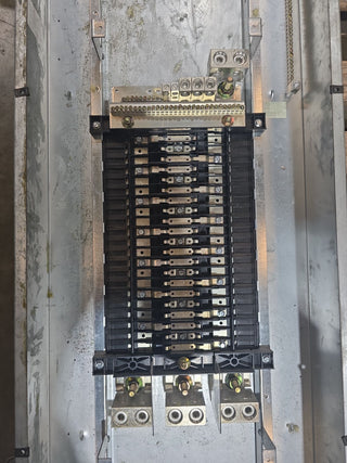Square D NQOD442L400 Panelboard 400A 208Y/120V 3PH 4W MLO 42CIR 400 Amp Panel Used