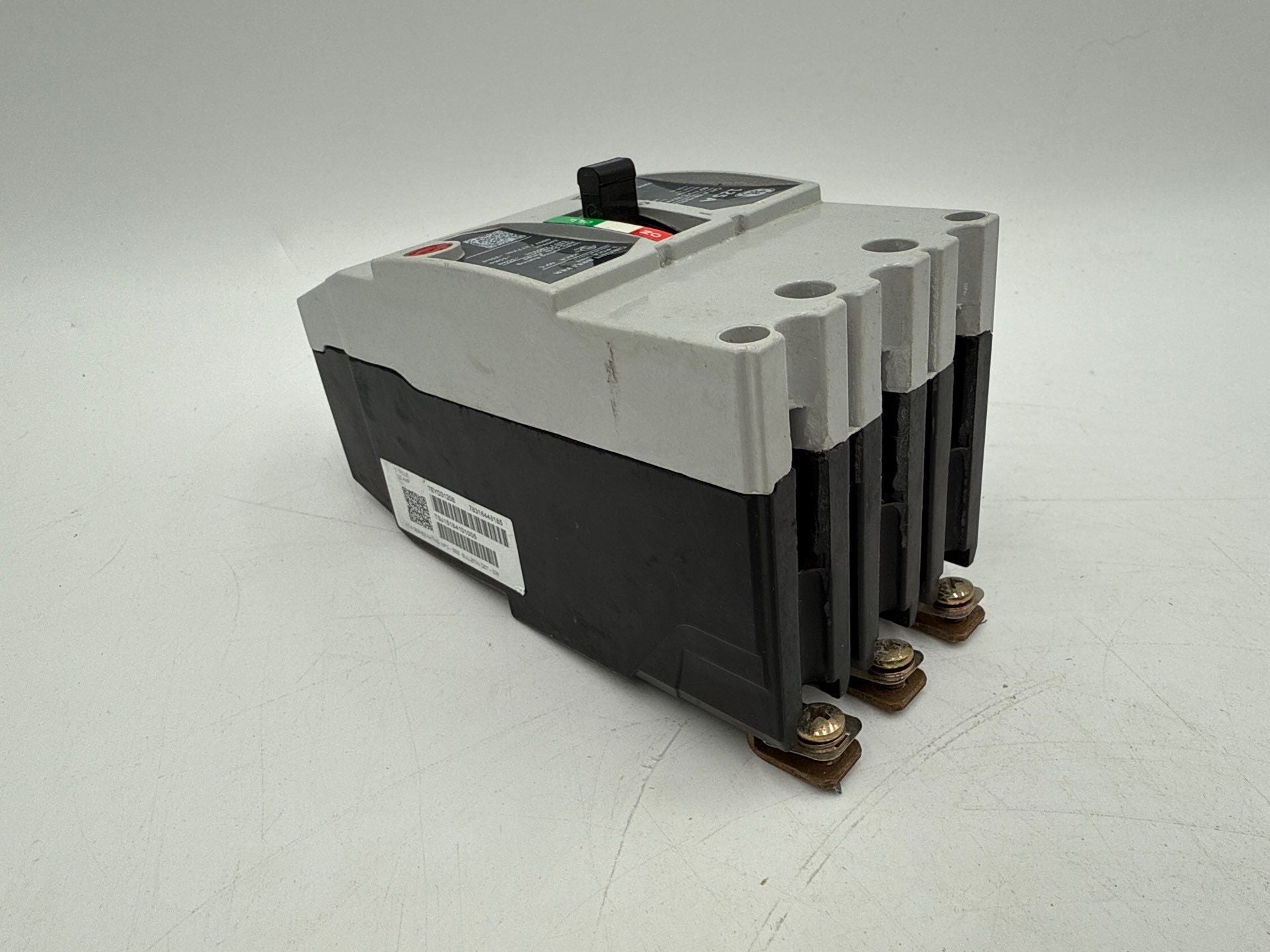 GE TEYD3125B Circuit Breaker 125A 3P 480/277V 3PH TEYD 125 Amp 3 Pole Bolt On Used