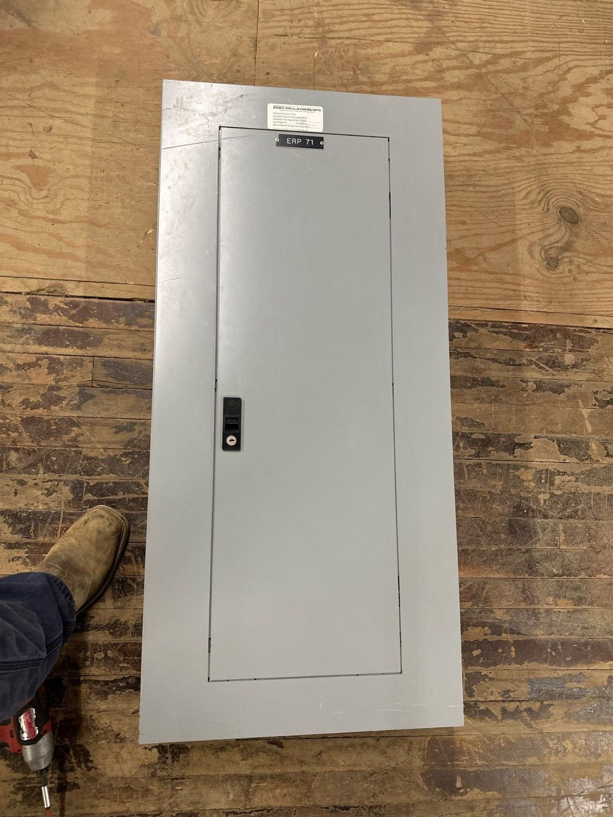 GE AQF3421ABX Panelboard 125A 208Y/120V 3PH 4W 42 CIR MCB THQB32100 Indoor Encl P009 Used