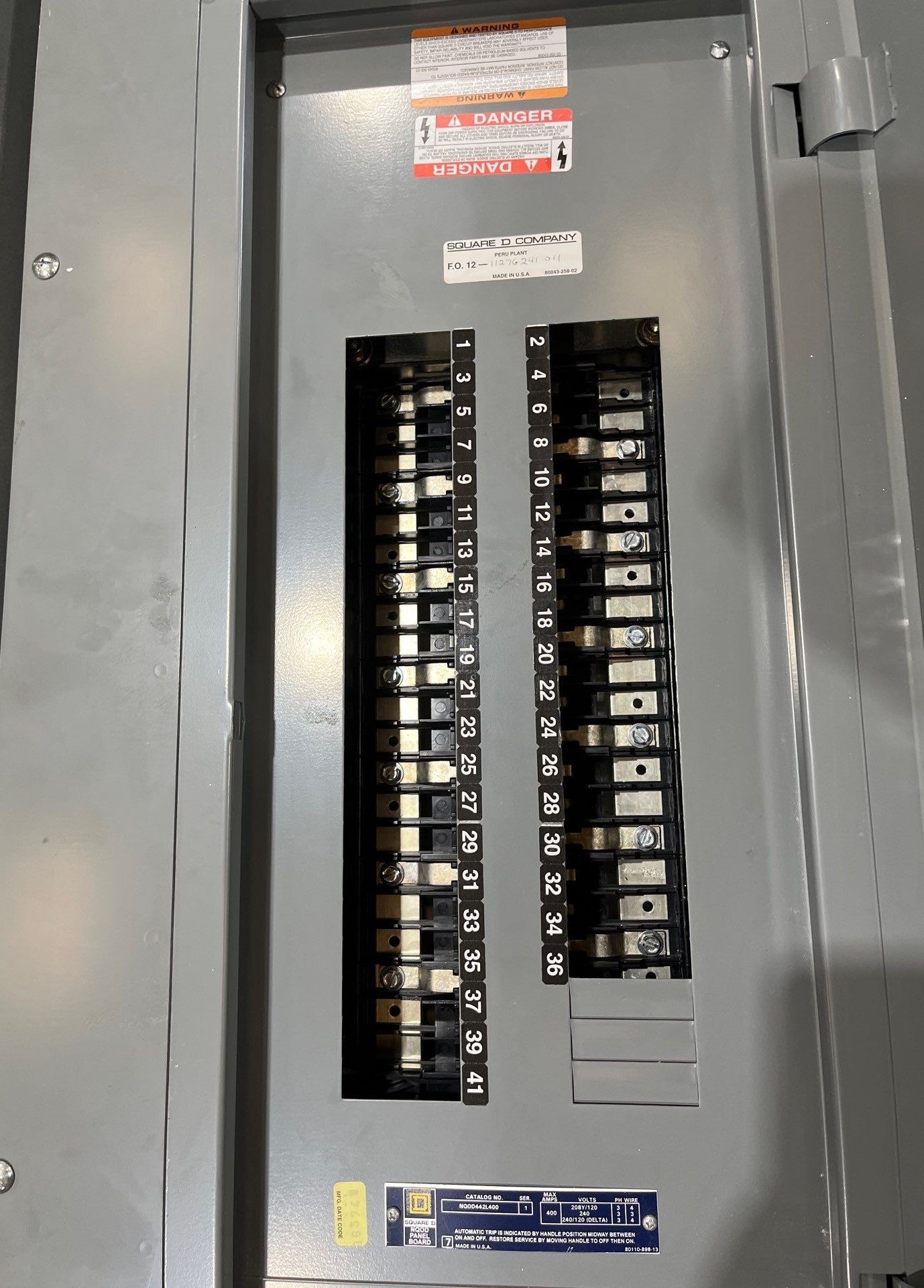 Square D NQOD442L400 Panelboard 400A 3PH 208Y/120V 4W MLO Panel 400 Amp 42 Cir Used