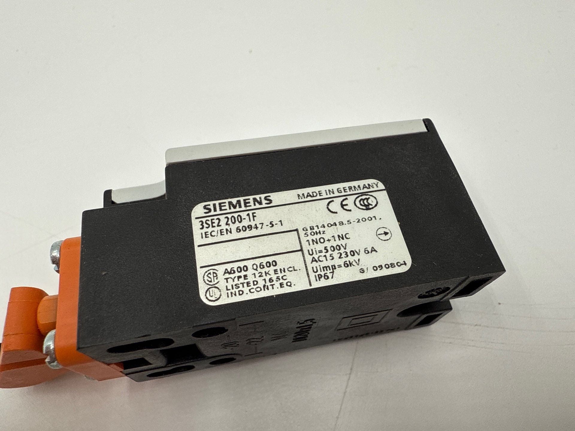 Siemens 3SE2-200-1F Angular Roller Snap Action Limit Switch 6A 230V New