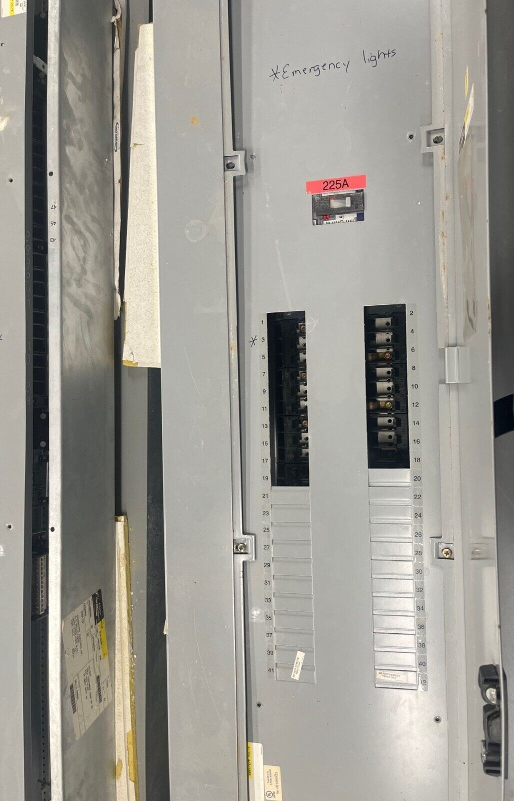 GE AEF3424MBX Panelboard 400A 480/277V 3PH 4W Indoor Encl 42Cir SFHA36AT0250 MLO P582 Used